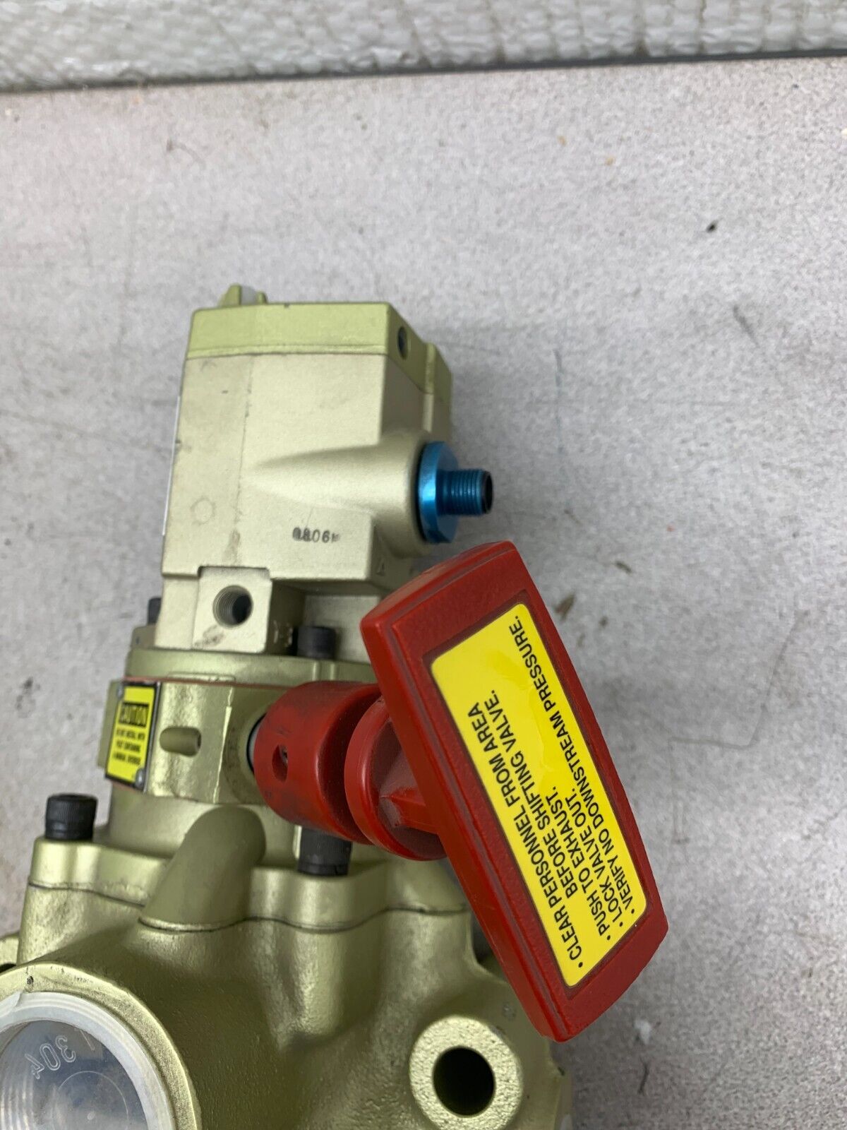 NEW NO BOX ROSS 24VDC. SAFETY LOCKOUT VALVE 2773A7962