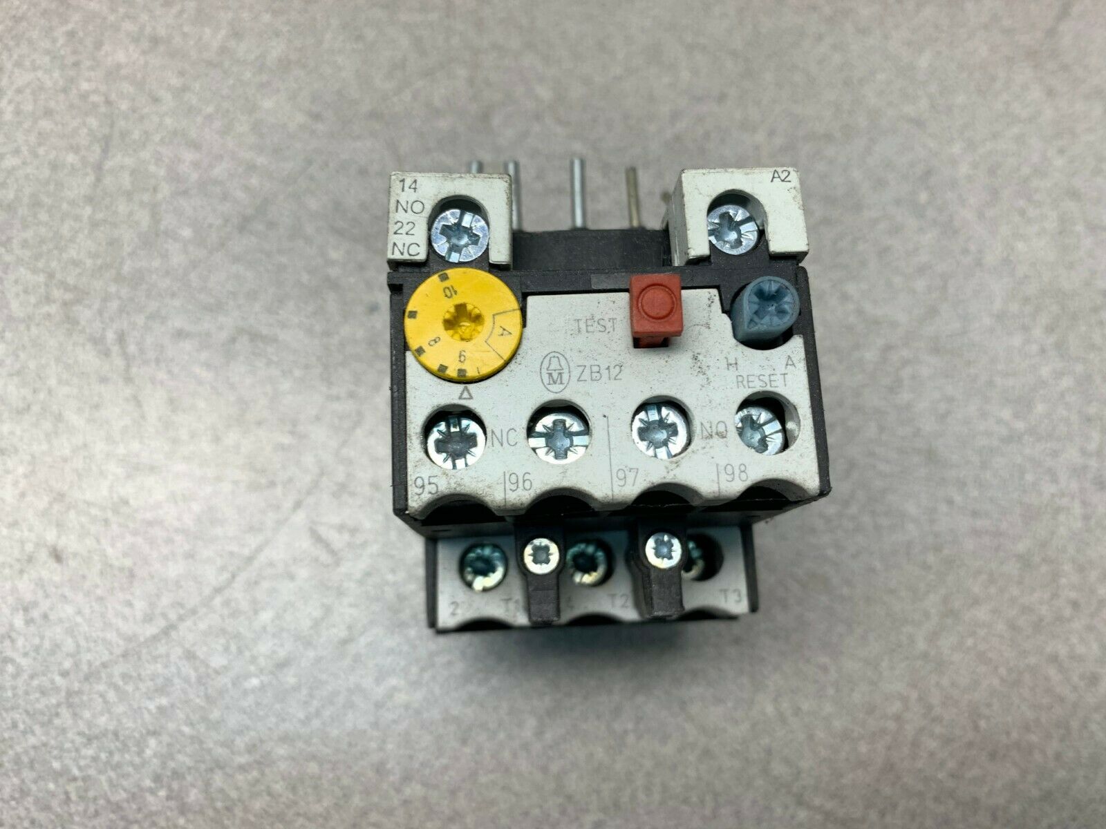 USED MOELLER RELAY ZB12-10