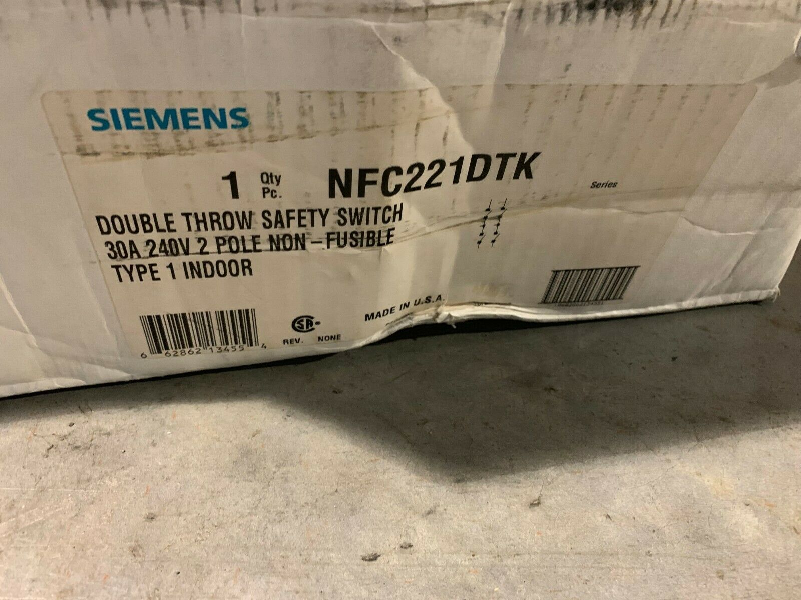 NEW IN BOX SIEMENS 30AMP 240V. 2 POLE DOUBLE THROW SAFETY SWITCH NFC221DTK