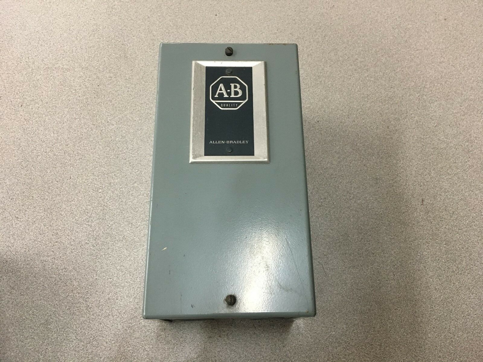 NEW NO BOX ALLEN-BRADLEY 4 POLE AC RELAY 700-C221A1 SERIES B