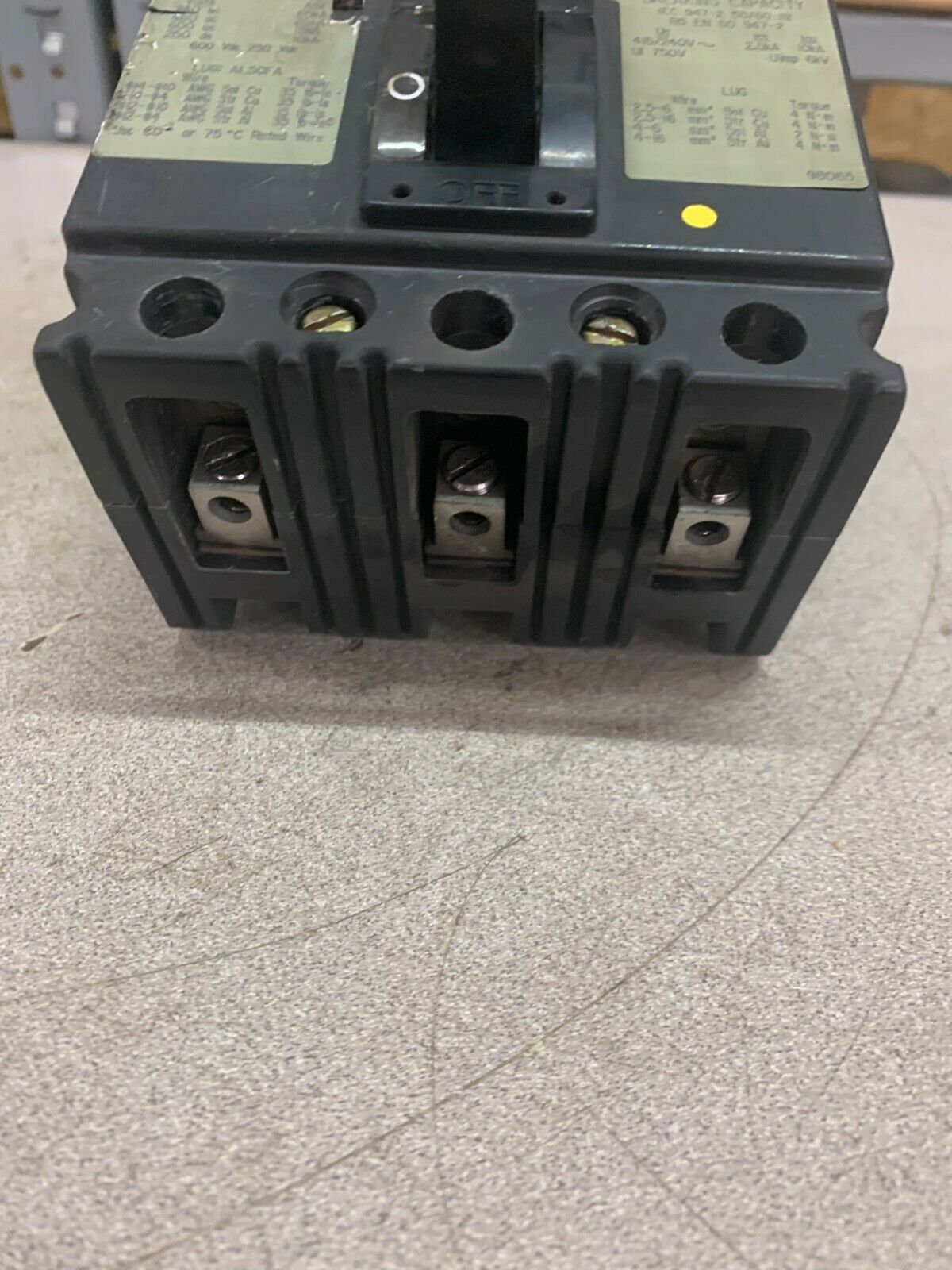 USED SQUARE D 30AMP THERMAL-MAGNETIC CIRCUIT BREAKER FHP36030