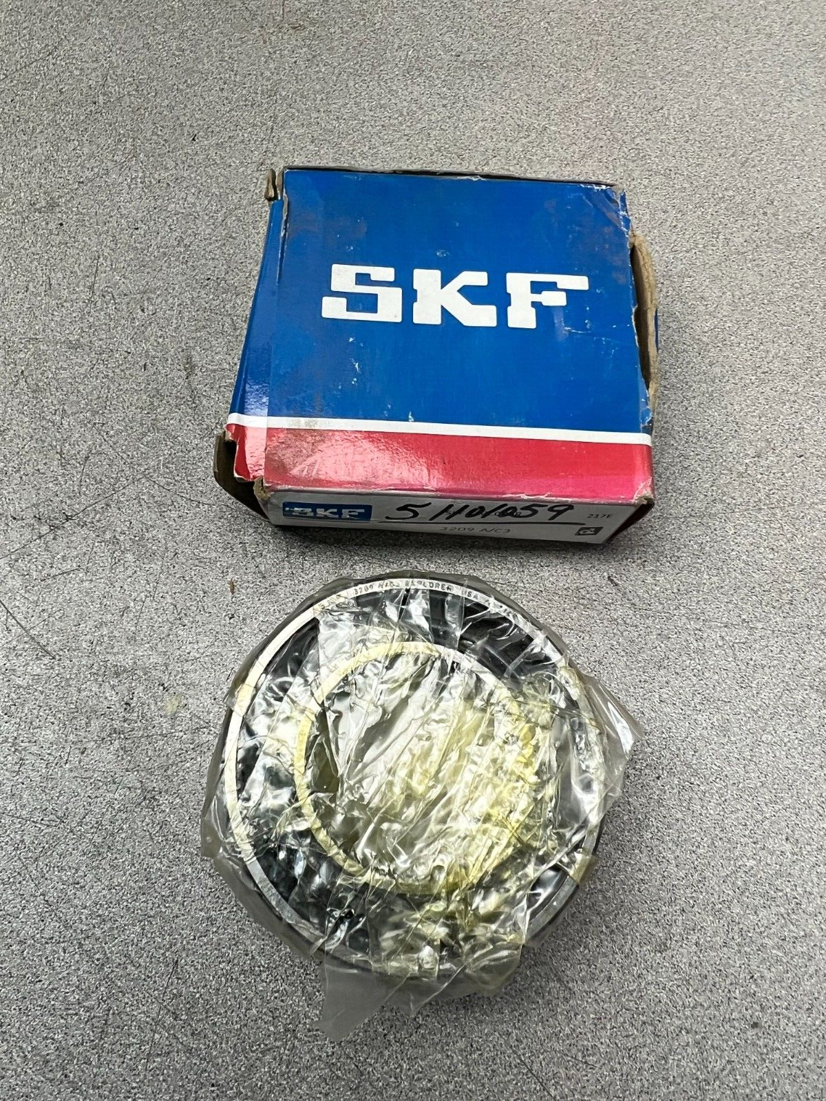 NEW IN BOX SKF BEARING 3209 A/C3