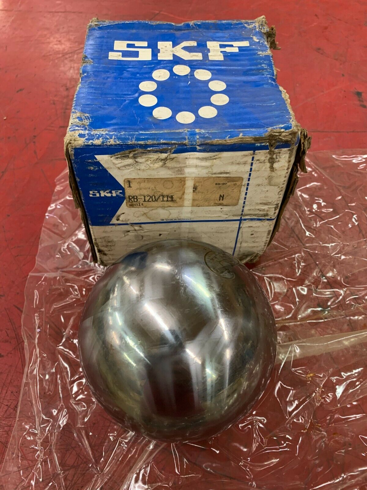 NEW IN BOX SKF BALL BEARING RB-120/III