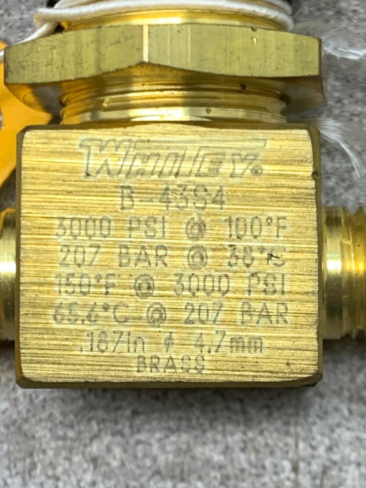 NEW WHITEY 1/4" BRASS BALL VALVE B-43S4