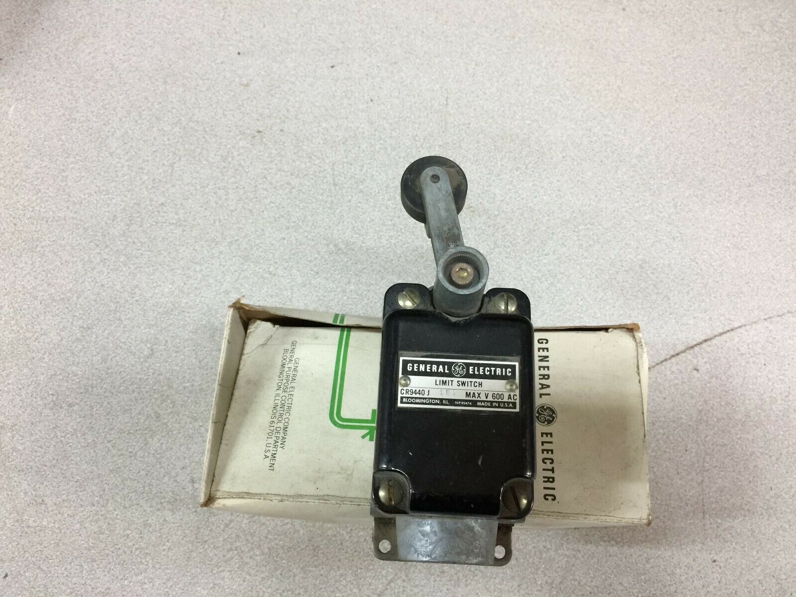 NEW IN BOX GE LIMIT SWITCH CR9440J1E1