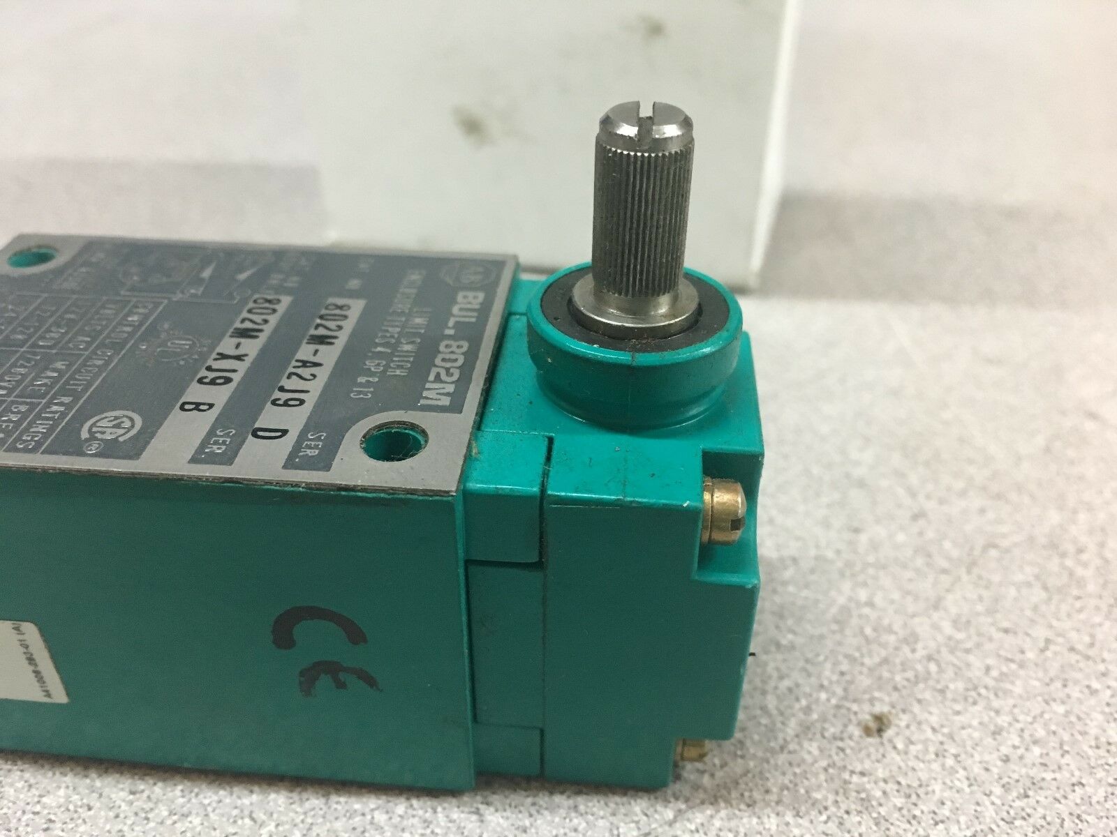 NEW NO BOX ALLEN BRADLEY LIMIT SWITCH 802M-A2J9 SERIES D