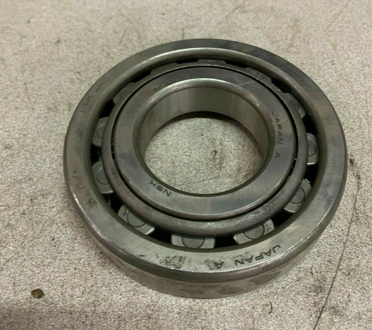 NEW NO BOX NSK 311 ROLLER BEARING NUP311