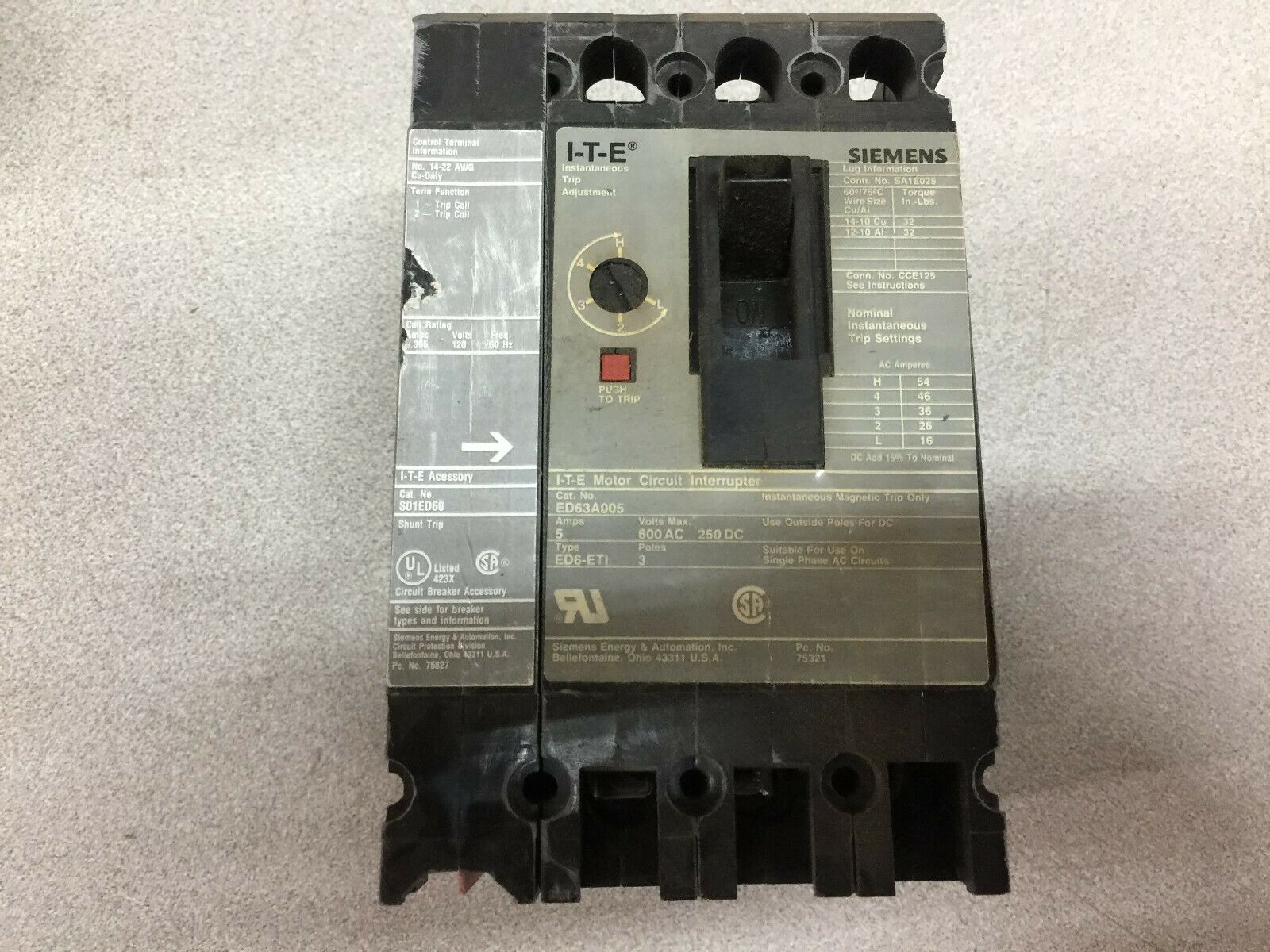 NEW IN BOX SIEMENS 5AMP 3POLE 600VAC 250VDC BREAKER WITH SHUNT TRIP ED63A005 / S