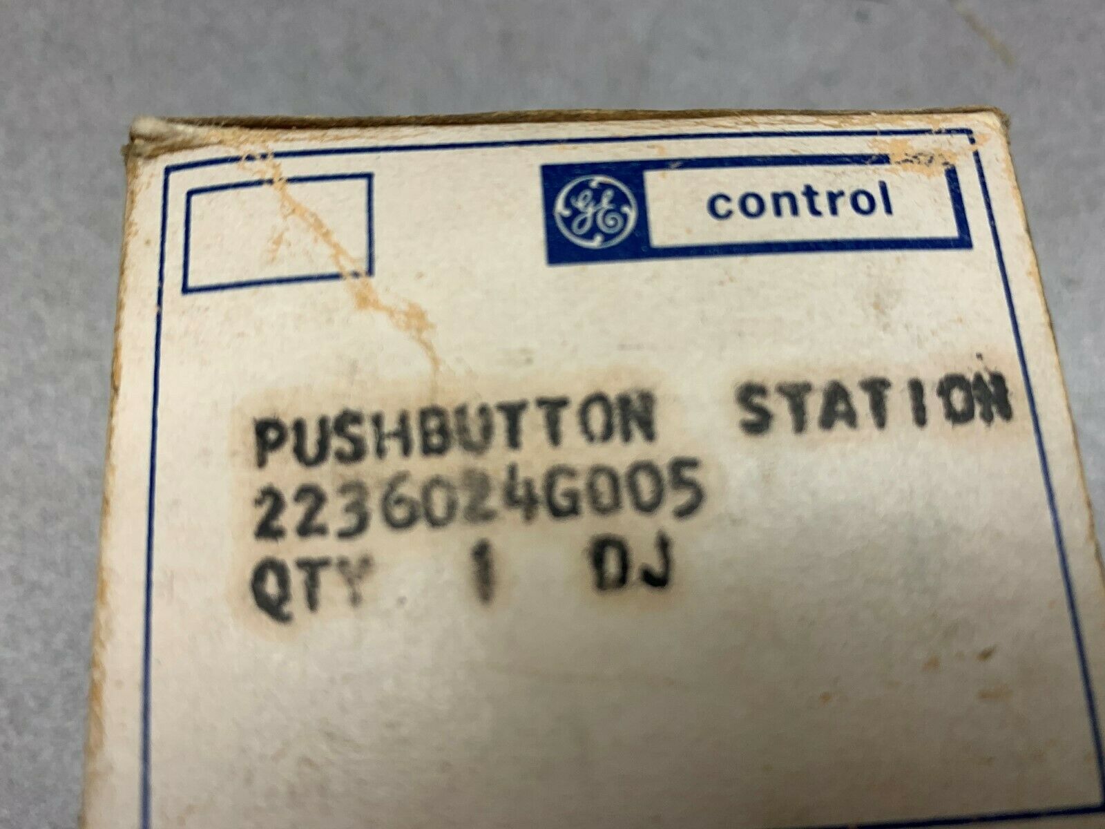 NEW IN BOX GE PUSHBUTTON STATION 226024G005