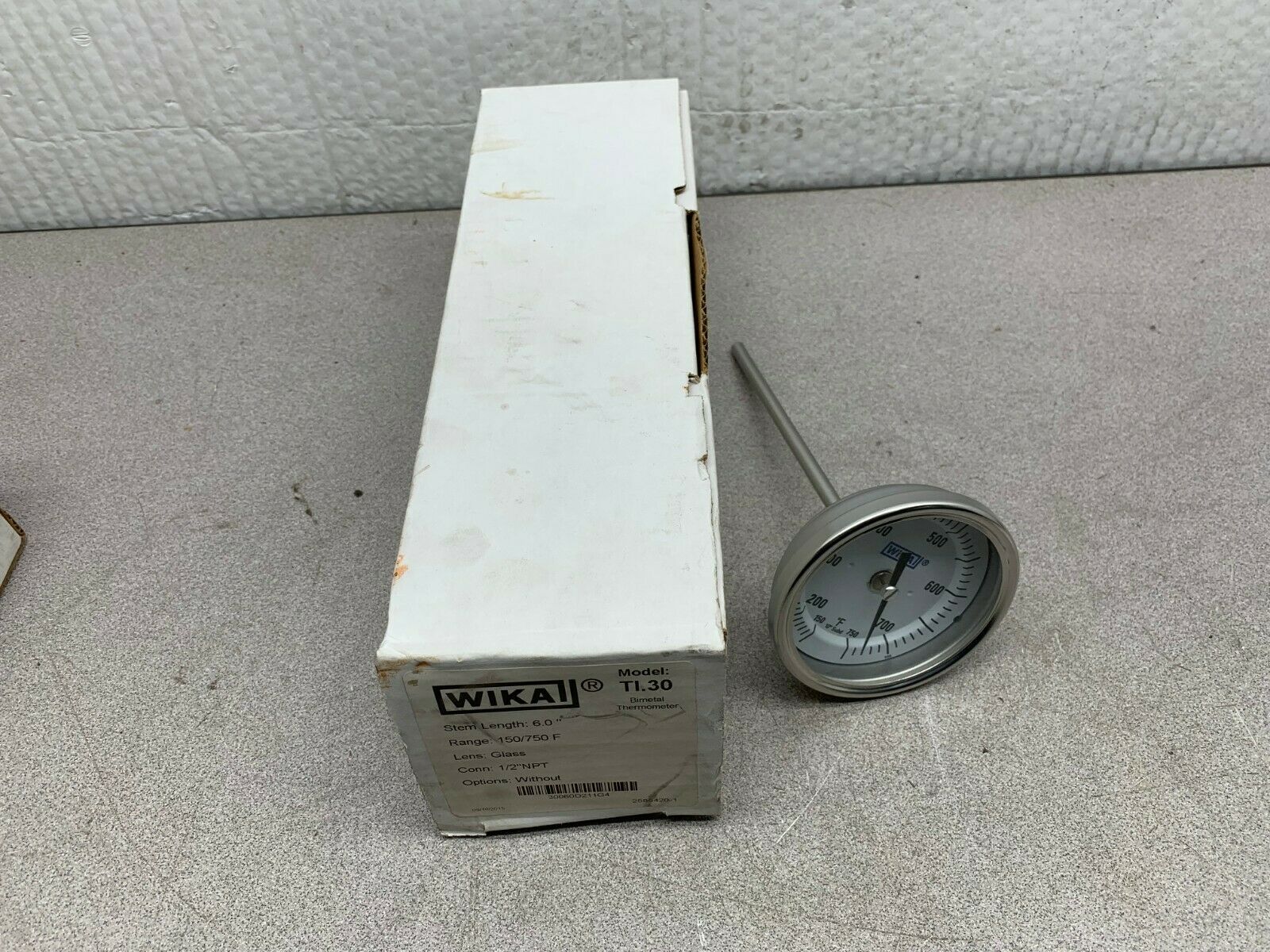 NEW IN BOX WIKA 6" STEM LENGTH BIMETAL THERMOMETER 150/750 F. 1/2"NPT TI.30