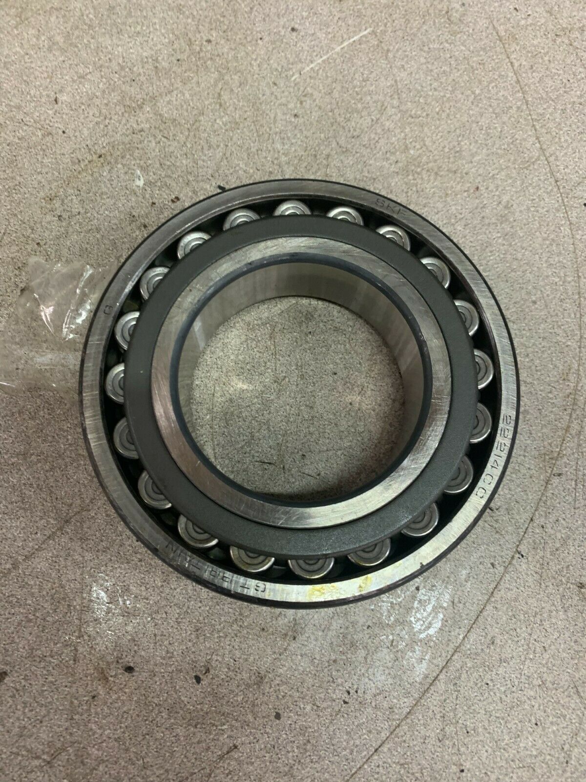 NEW NO BOX SKF SPHERICAL ROLLER BEARING 22214CC