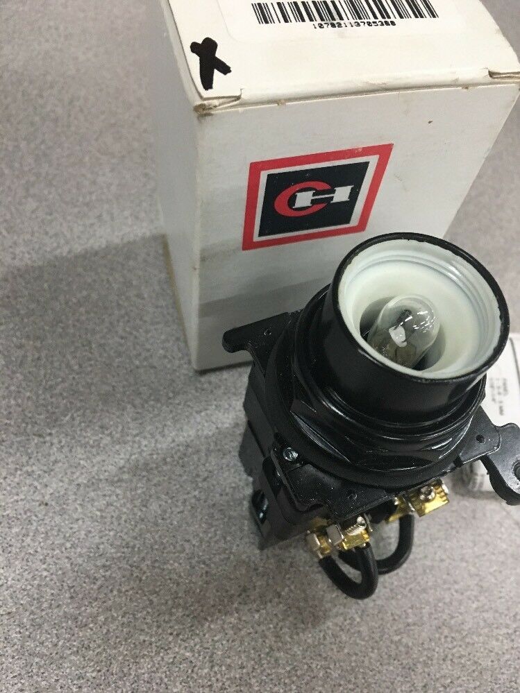 NEW IN BOX CUTLER HAMMER CORROSION RESISTANT LIGHT E34TPB120