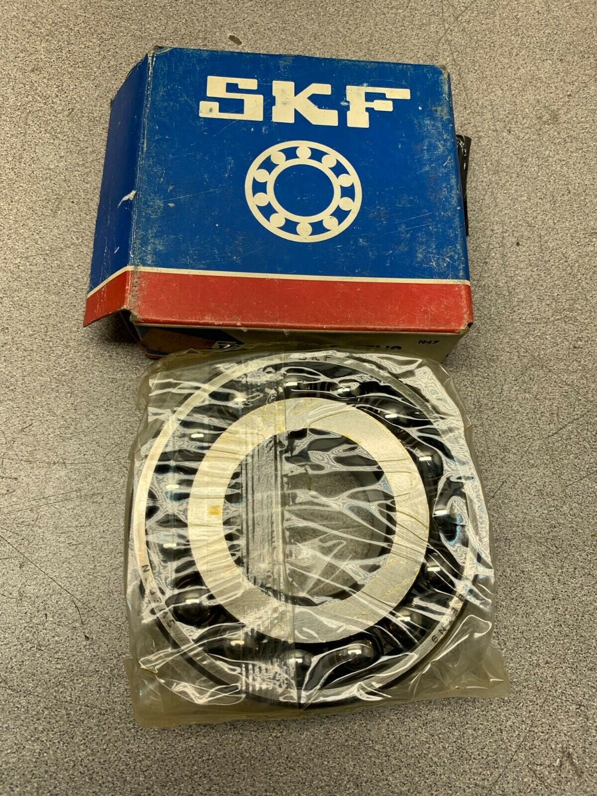 NEW IN BOX SKF ROLLER BEARING 1308 ETN9