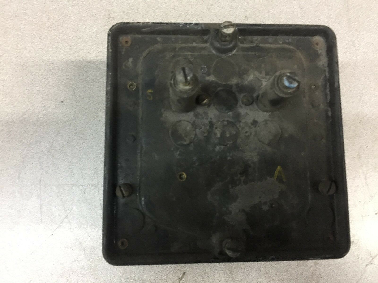 USED 0-2500 AMPS DC METER CNS2062-2