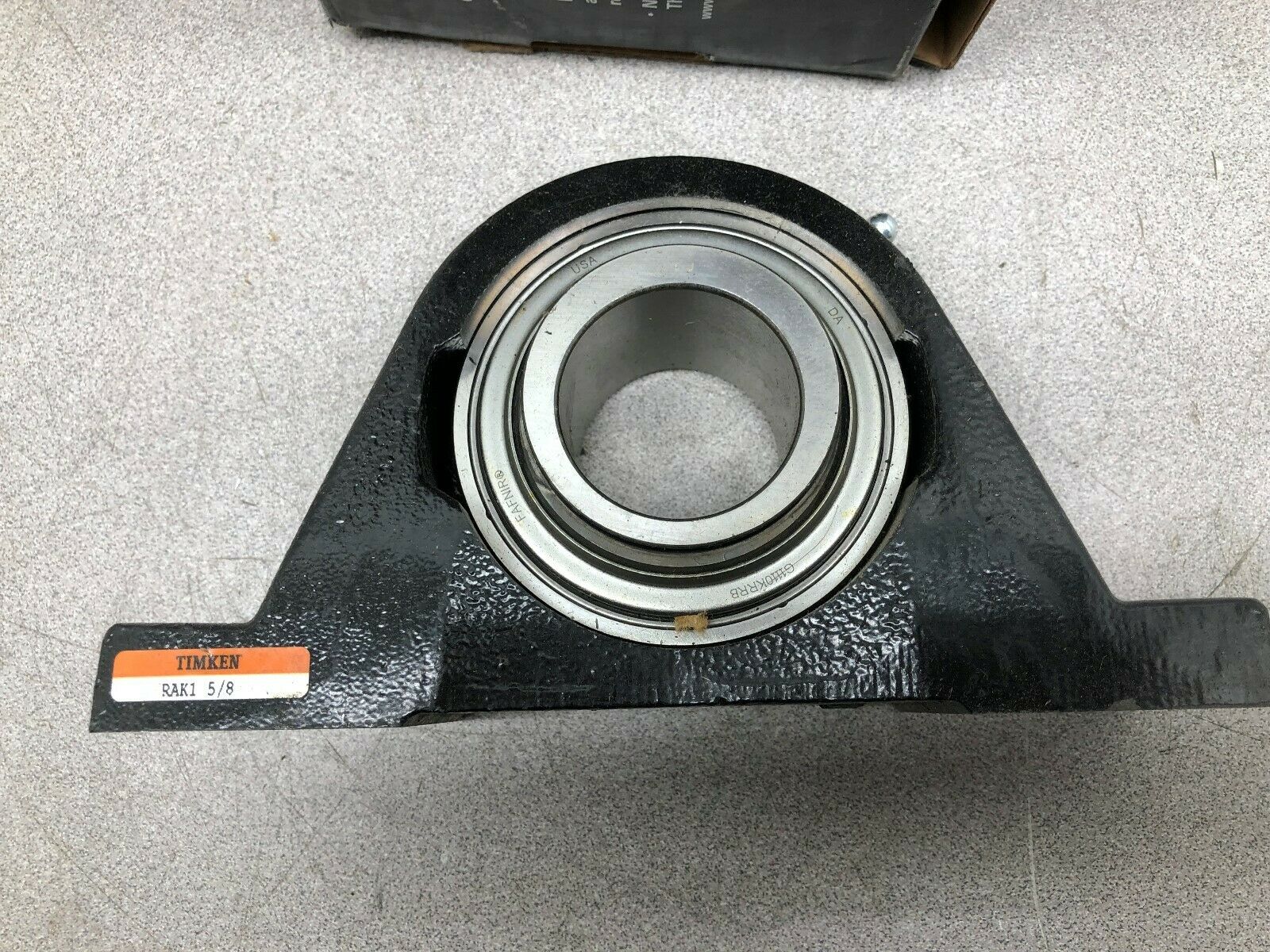 NEW IN BOX TIMKEN 2 HOLE 1 5/8 PILLOW BLOCK BEARING RAK1 5/8