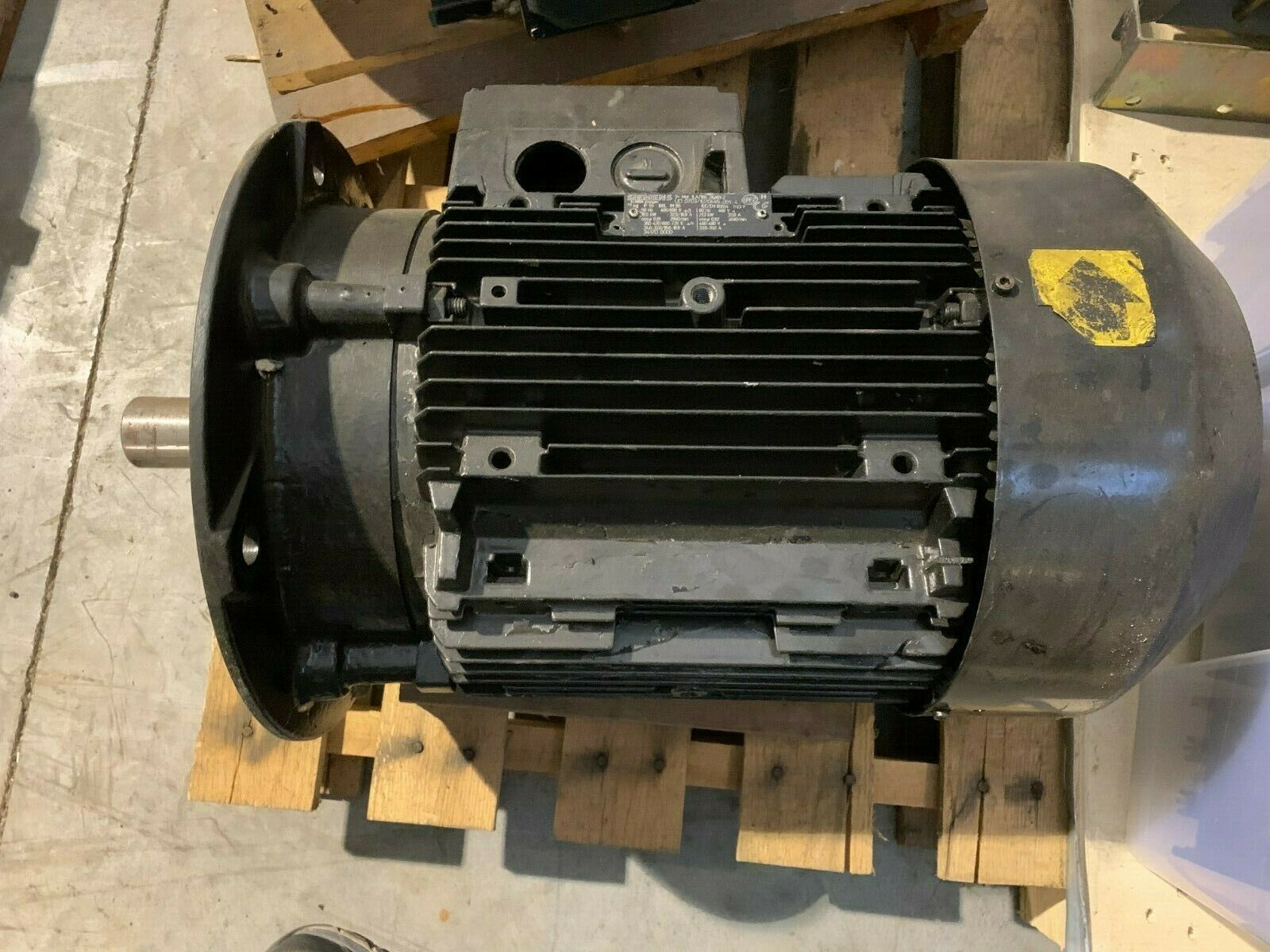 USED SIEMENS ELECTRIC MOTOR 1LA7166-2AA61-Z