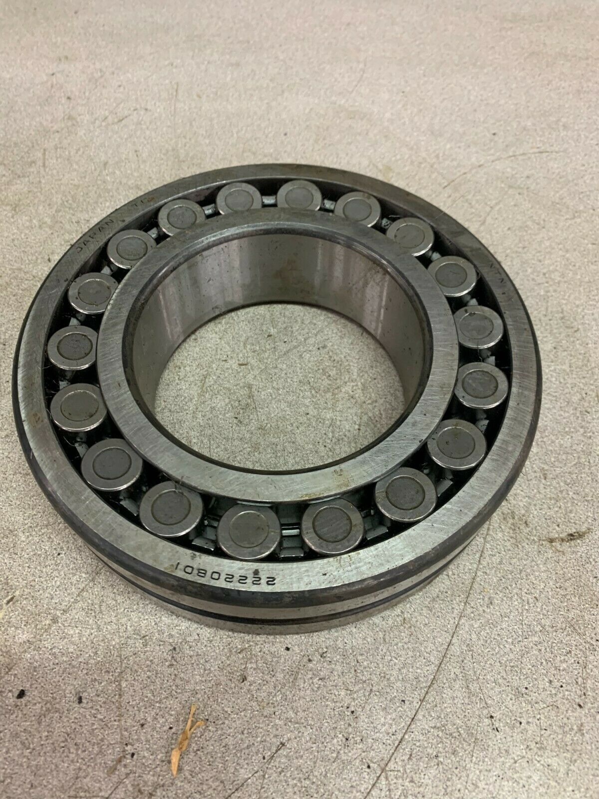 NEW NTN SPHERICAL ROLLER BEARING 22220BD1