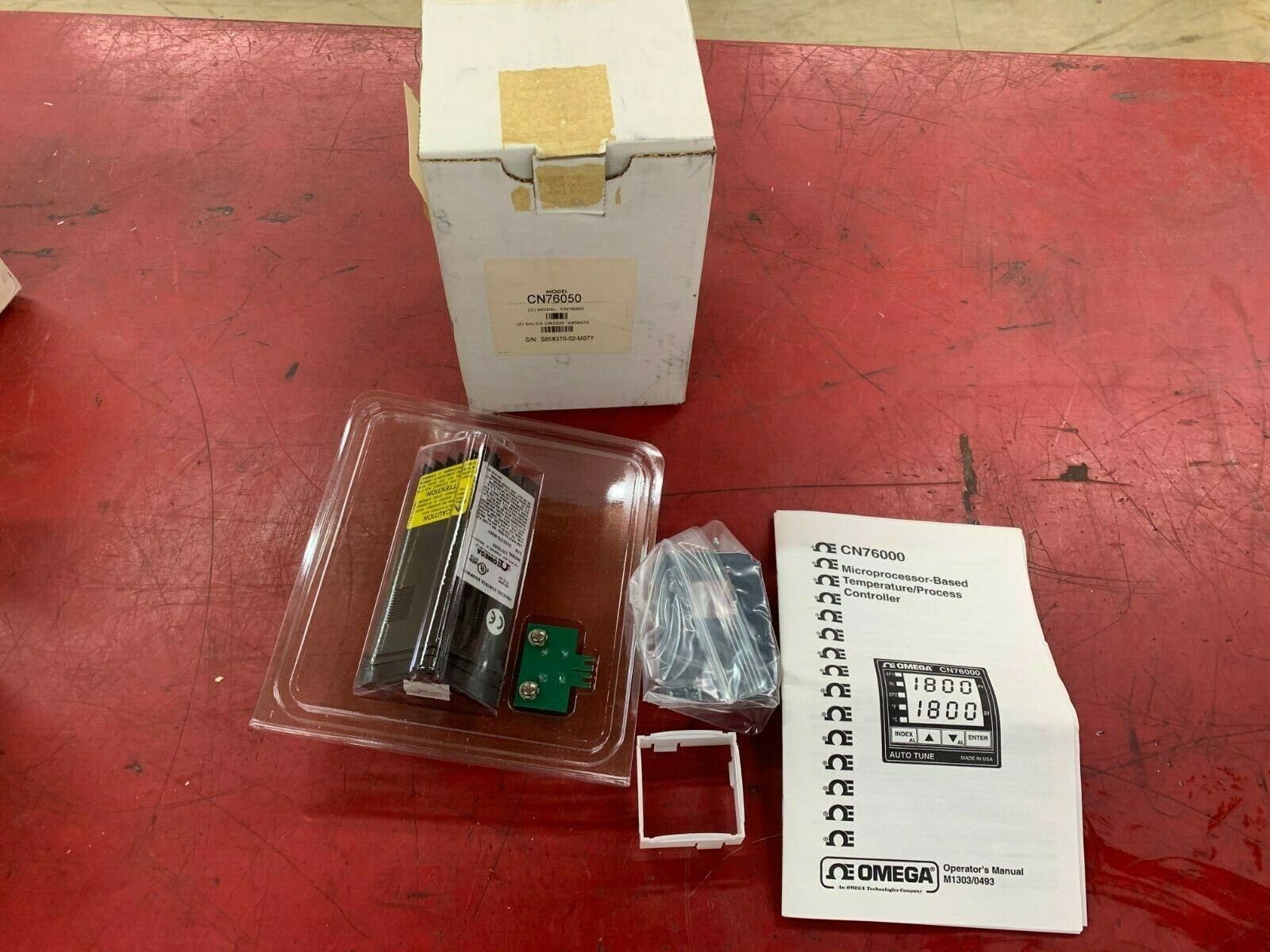 NEW IN BOX OMEGA TEMPERATURE CONTROLLER CN76050