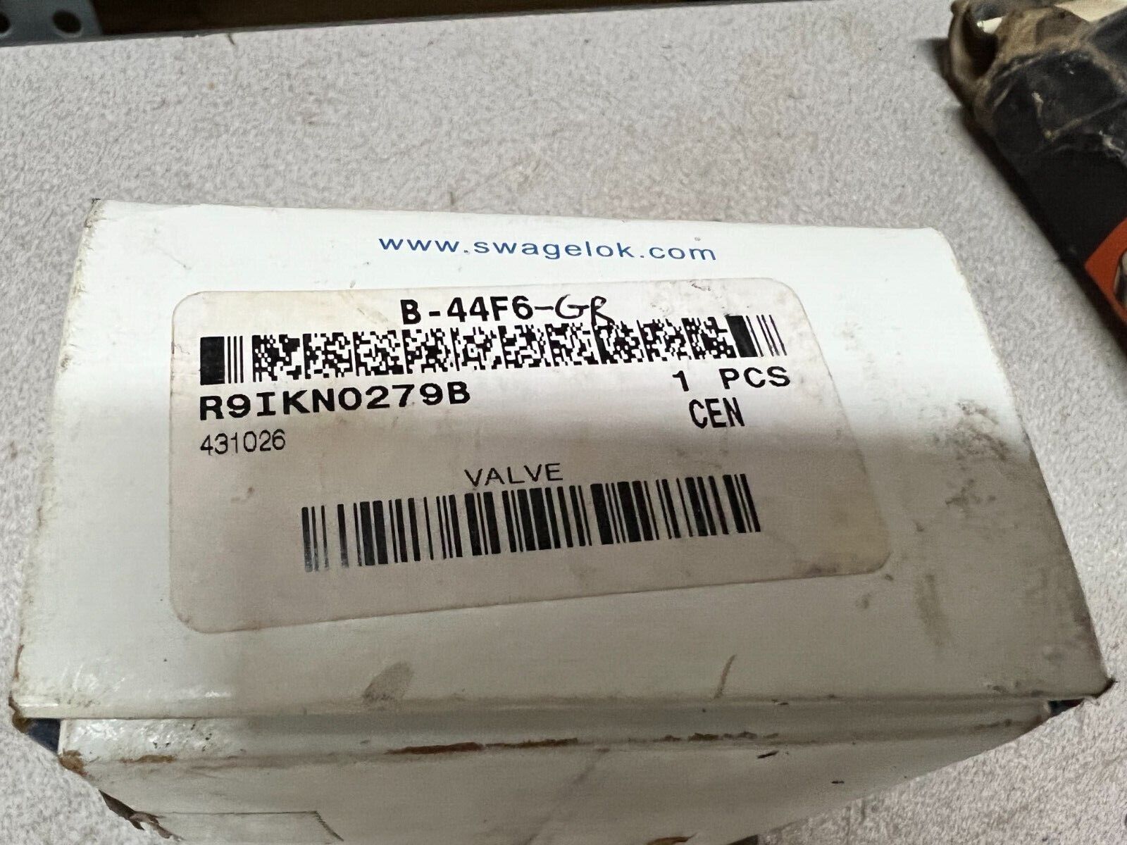 NEW IN BOX SWAGELOK B-446-GR VALVE  B44F6