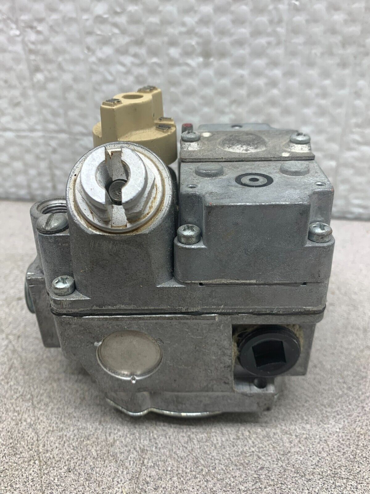 USED ROBERTSHAW 7000 AM VALVE 4E5-000-012 PART 700-10A