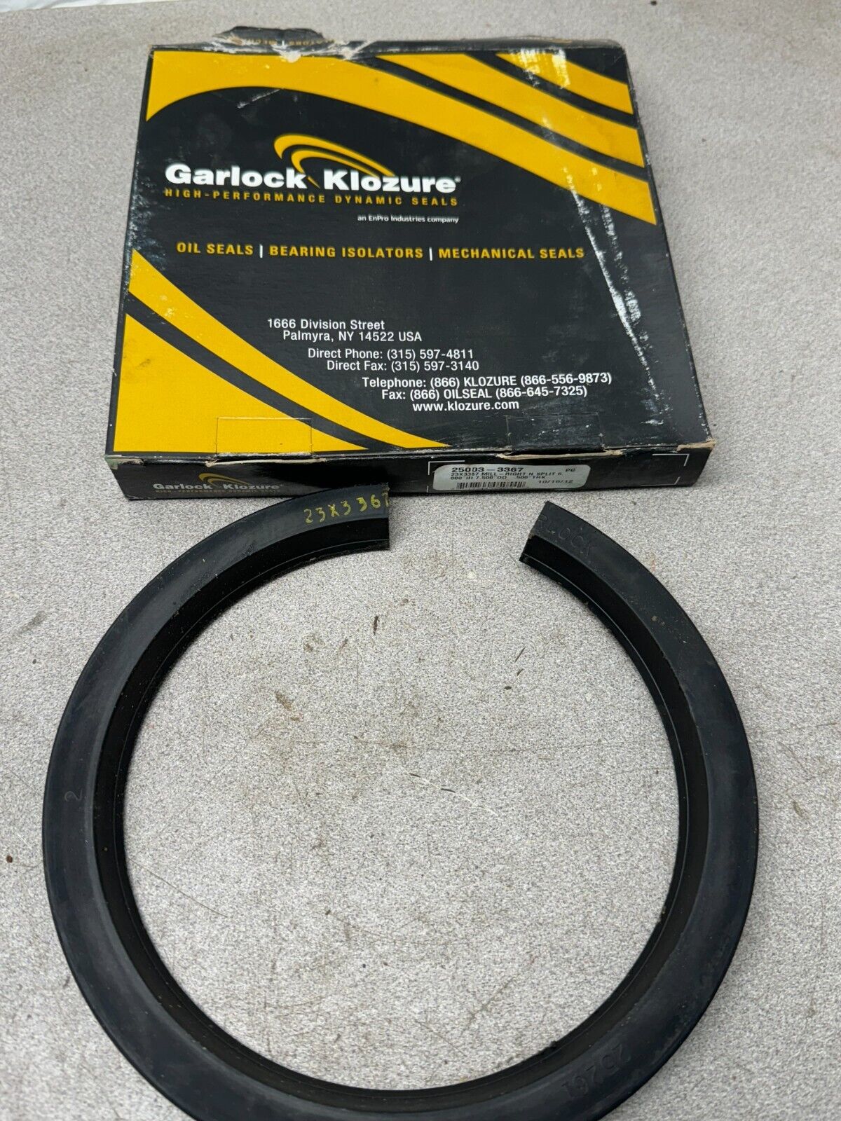 NEW IN BOX GARLOCK SPLIT OIL SEAL 25003-3367