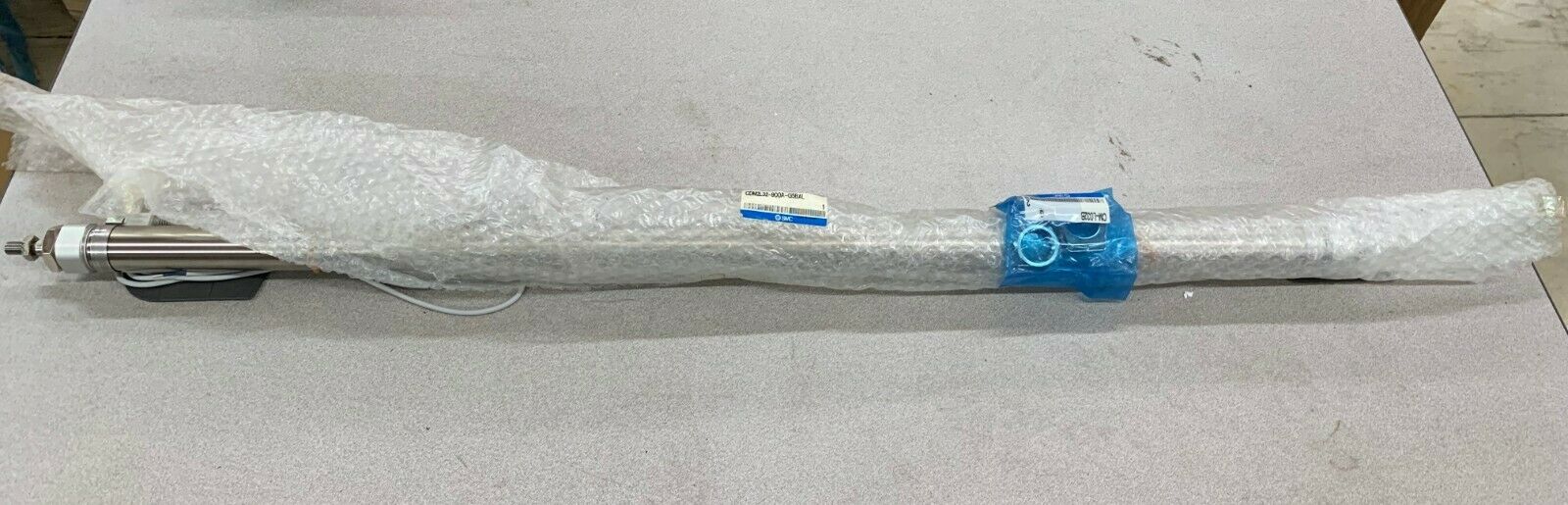 NEW NO BOX SMC PNEUMATIC AIR CYLINDER CDM2L32-900A-G5BAL