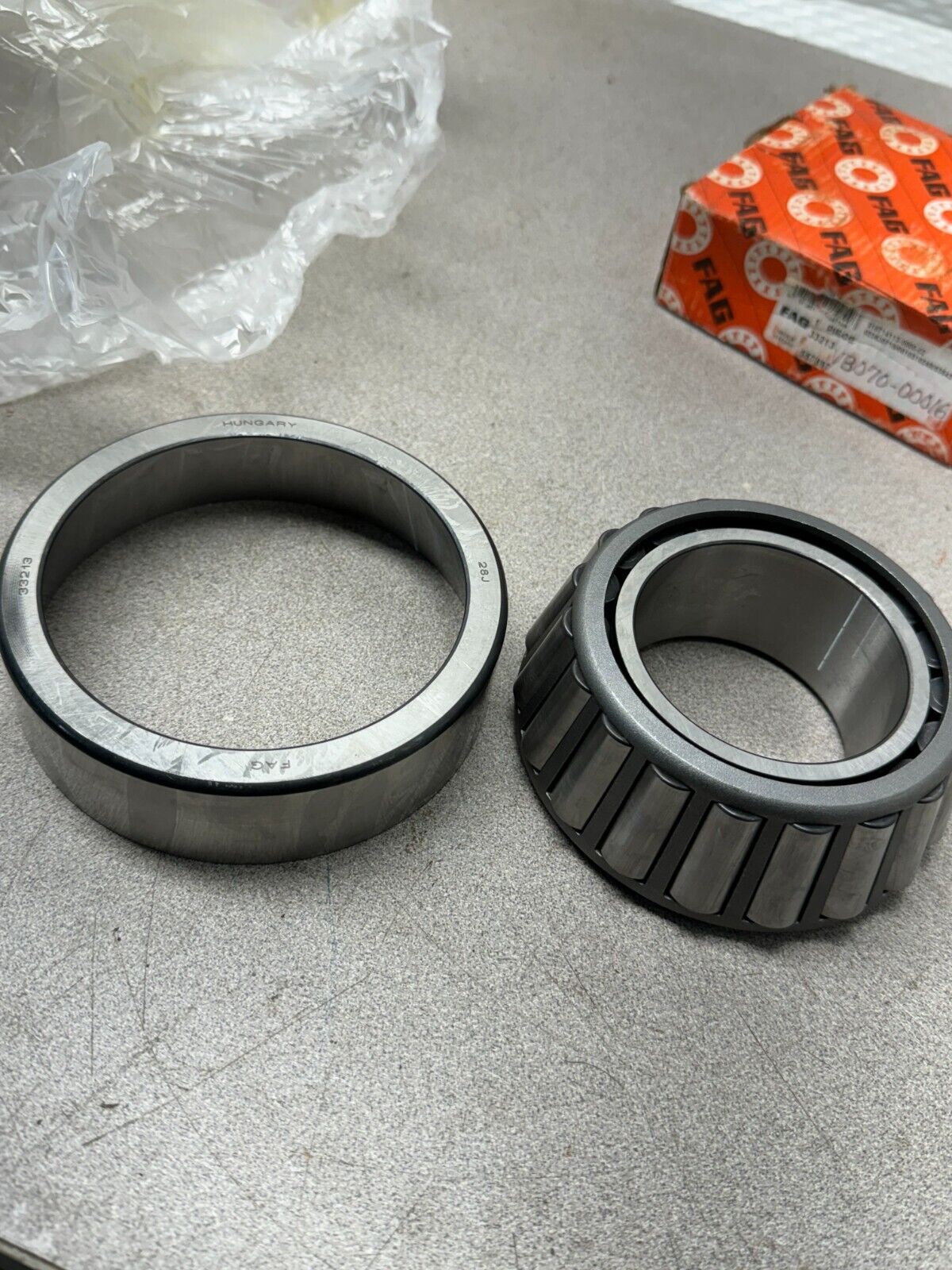 NEW IN BOX FAG TAPERED ROLLER BEARING WITH CUP 33213