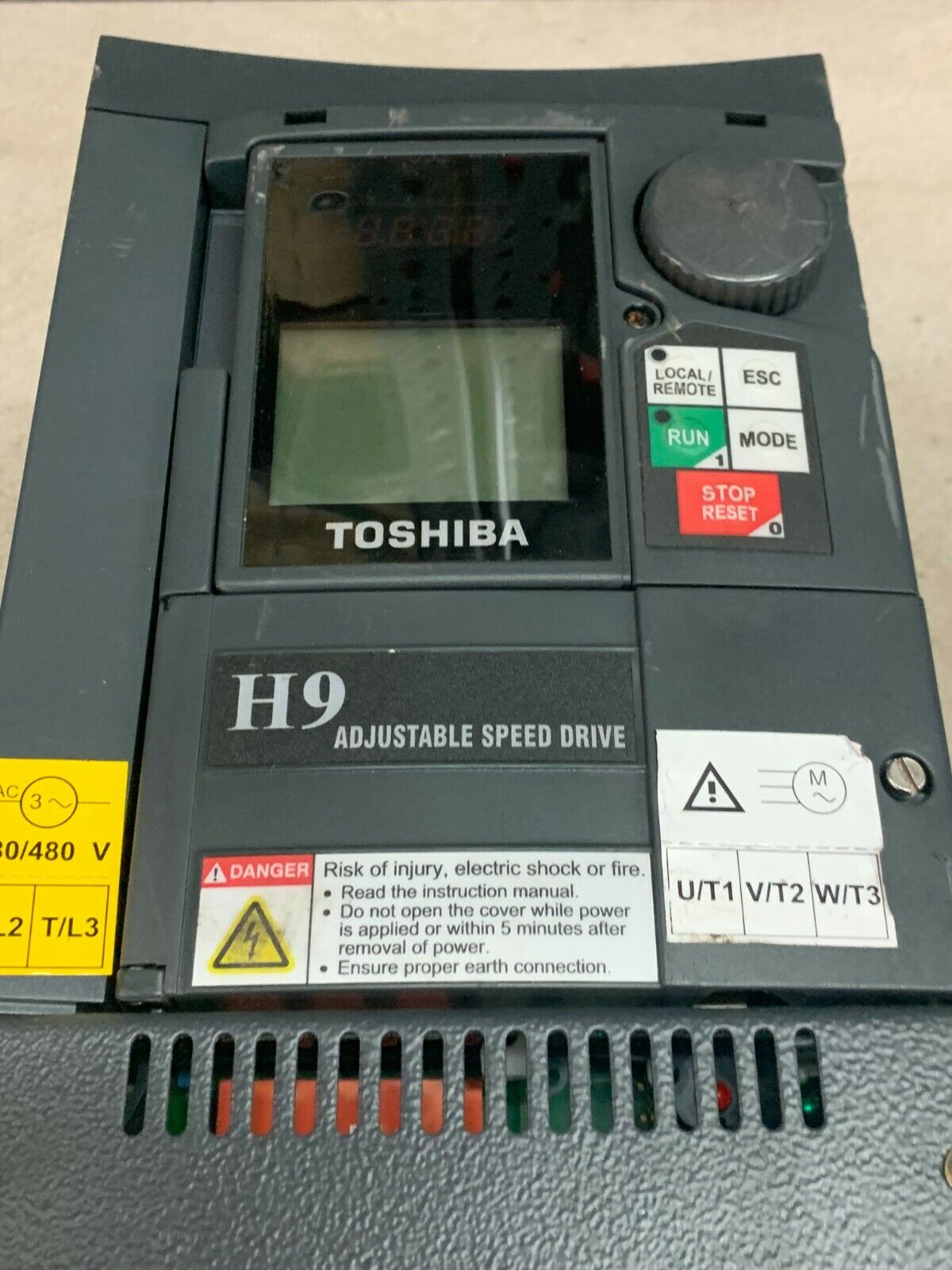 USED TOSHIBA 7.5HP TRANSISTOR INVERTER VT130H9U4080