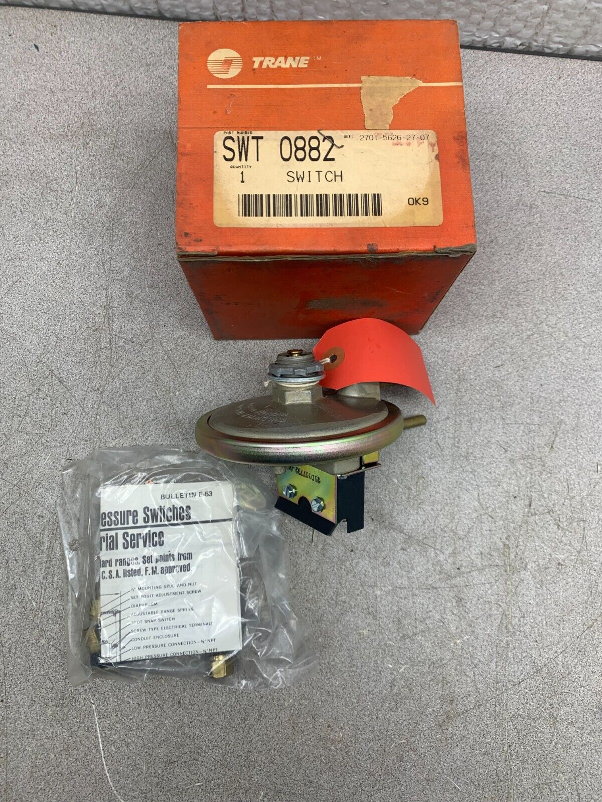 NEW IN BOX TRANE SWT 0882 PRESSURE SWITCH DWYER 24-190109-10