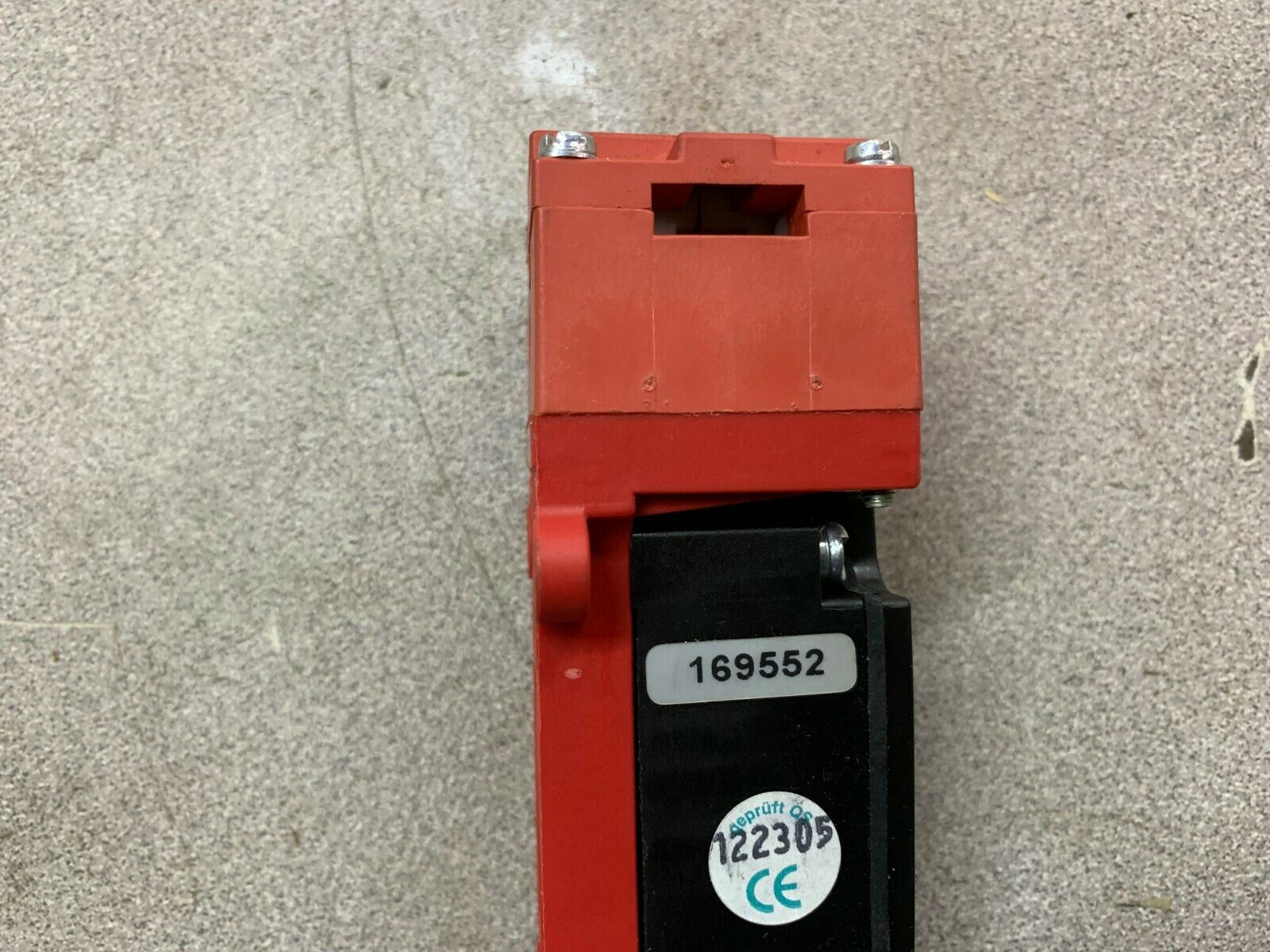 NEW NO BOX SCHMERSAL SAFETY SWITCH TZG 03.110