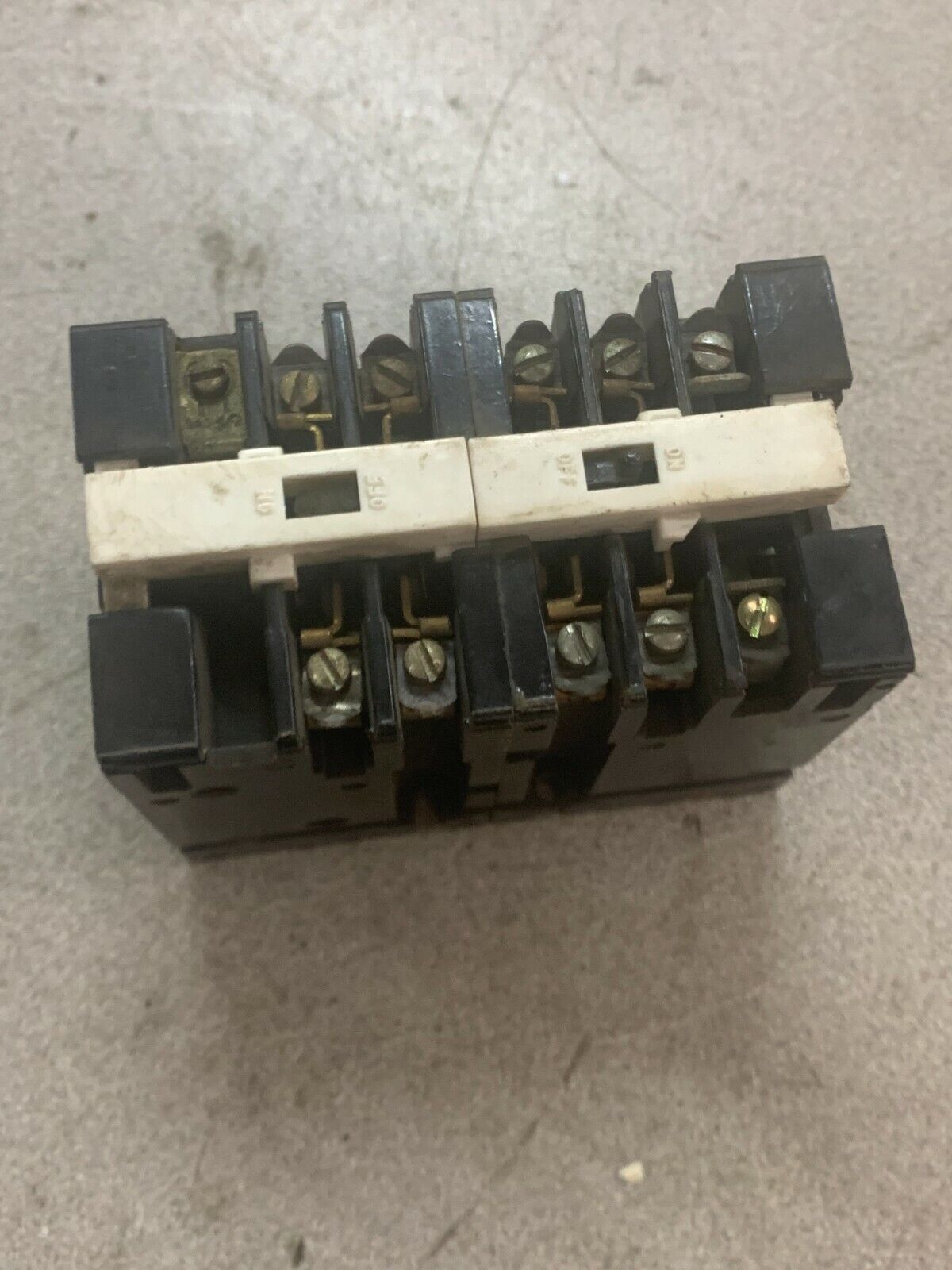 USED GENERAL ELECTRIC INDUSTRIAL RELAY CR122A04427AA