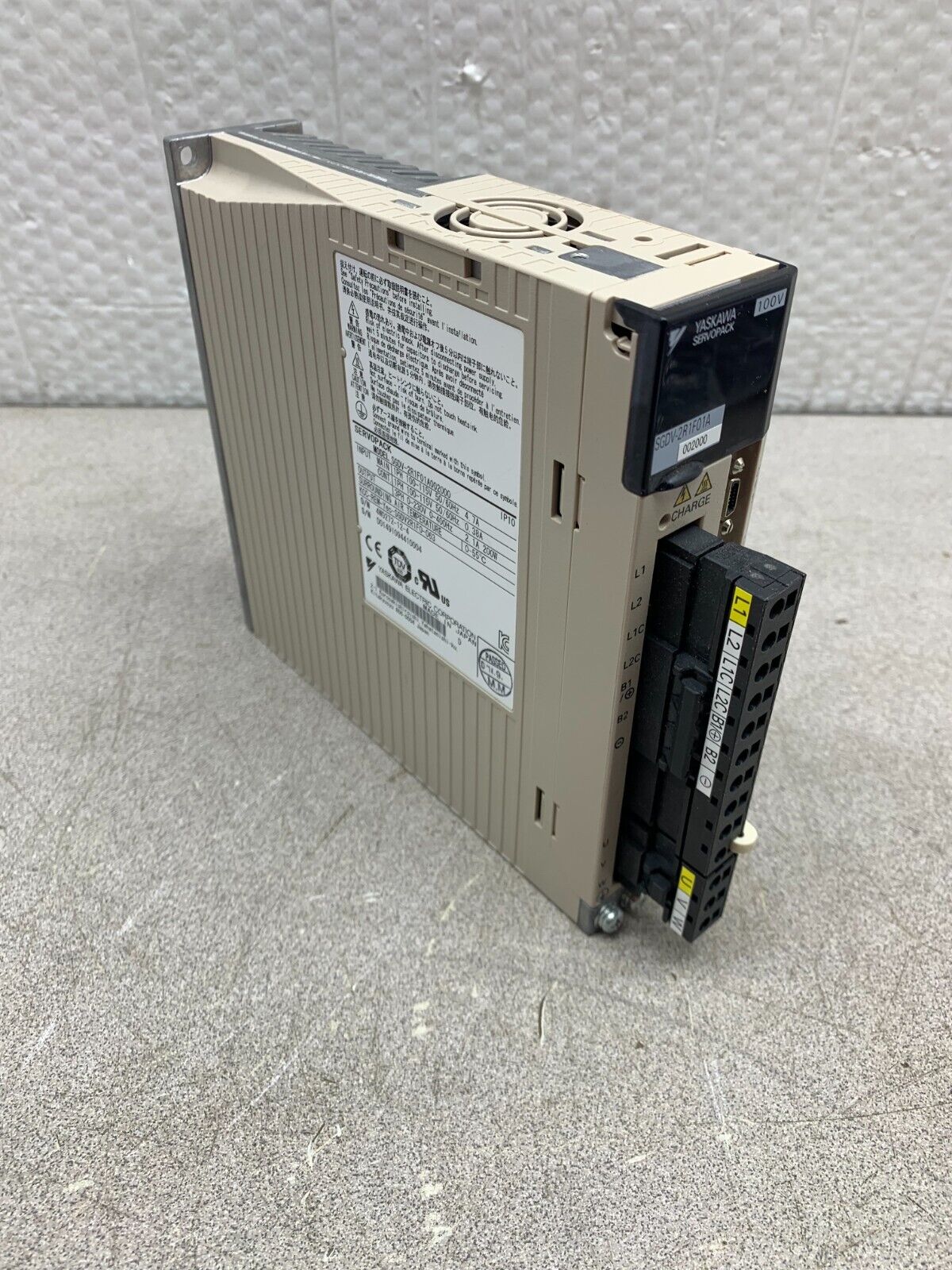 USED YASKAWA SERVOPACK SGDV-2R1F01A002000 SERVO DRIVE