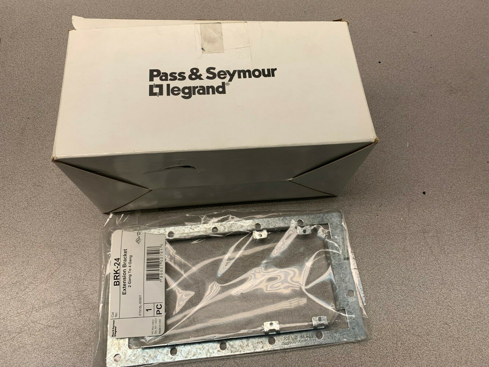 BOX OF 10 NEW IN BOX PASS & SEYMOUR EXTENSION BRACKET BRK-24