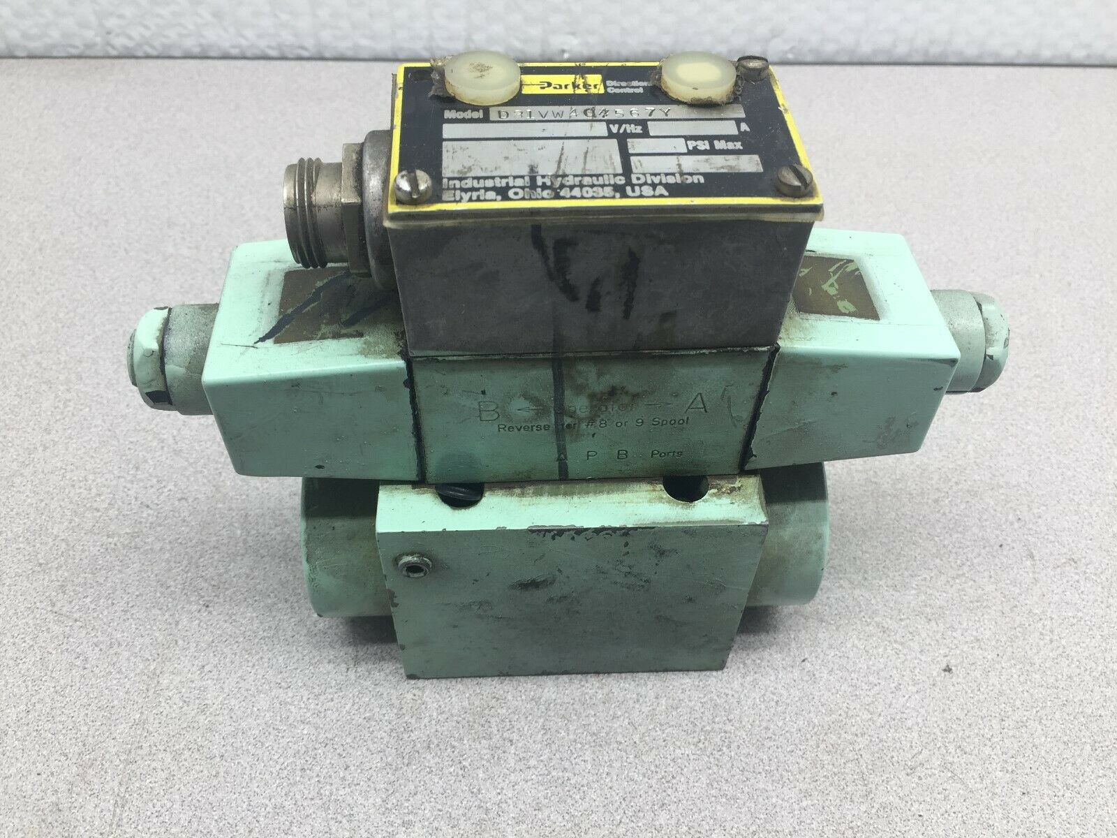 USED PARKER SOLENOID VALVE D31VW464567Y