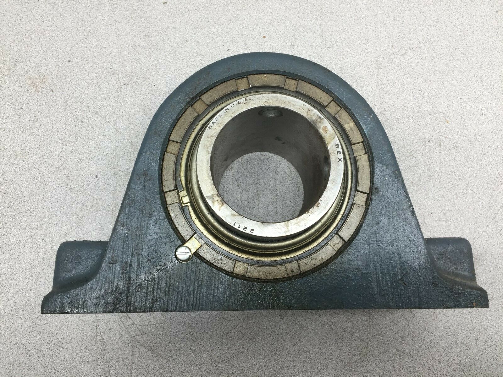 NEW NO BOX SHELF WEAR (SURFACE RUST) REXNORD 2 HOLE PILLOW BLOCK BEARING ZA-2211