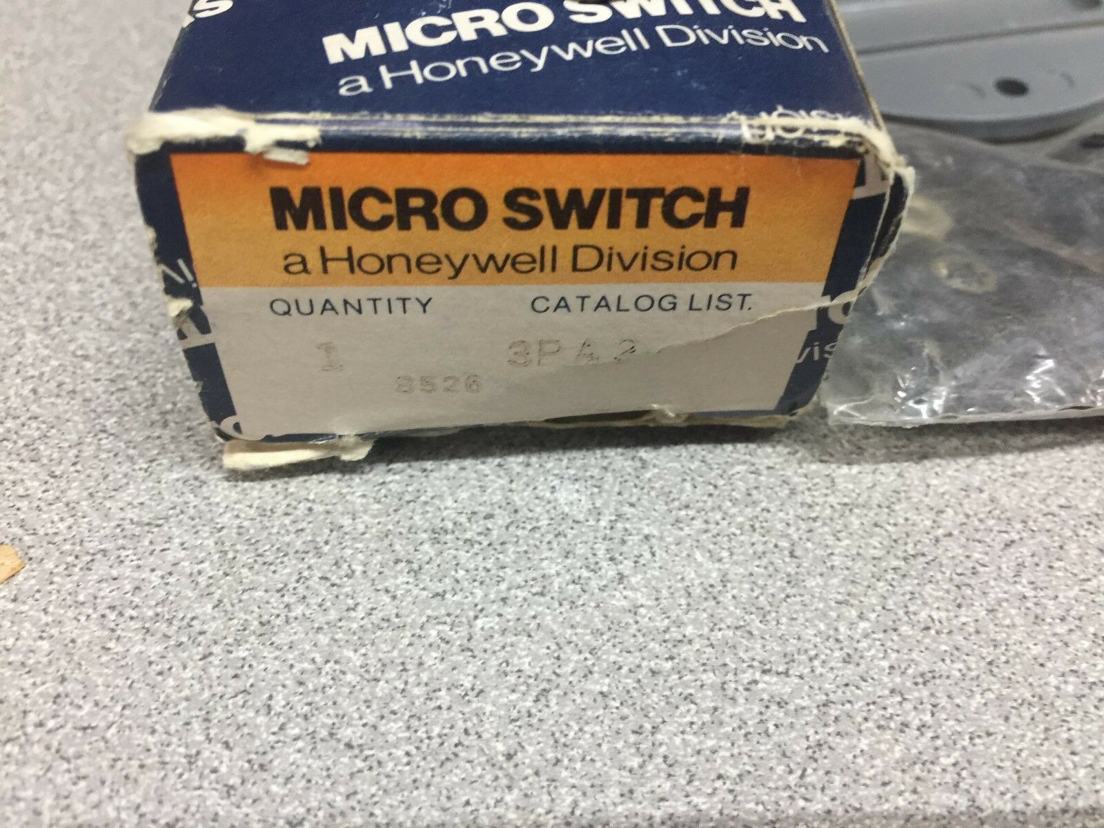 NEW IN BOX HONEYWELL LIMIT SWITCH BASE 3PA2