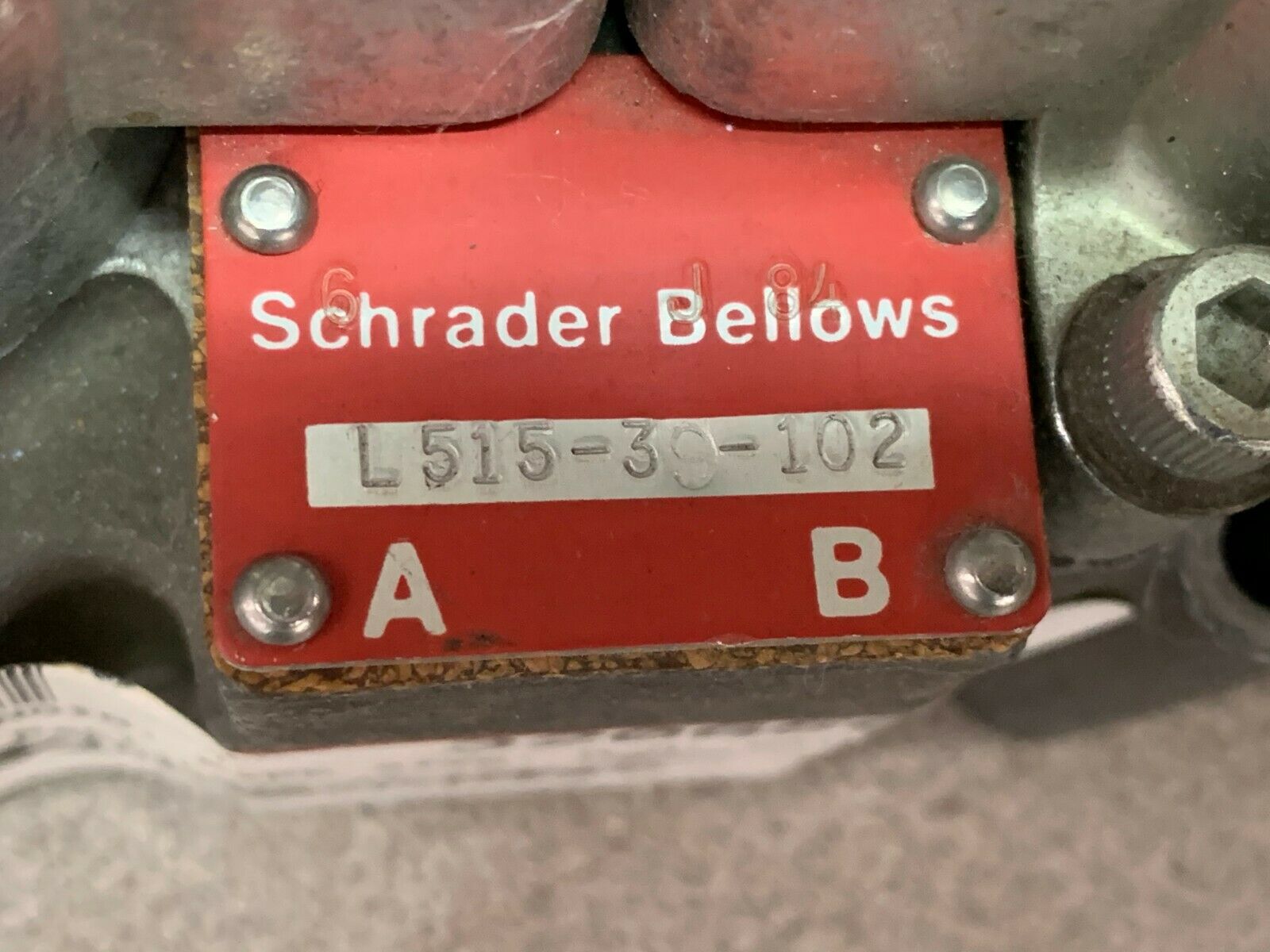 NEW NO BOX SCHRADER BELLOWS SOLENOID VALVE L515-39-102