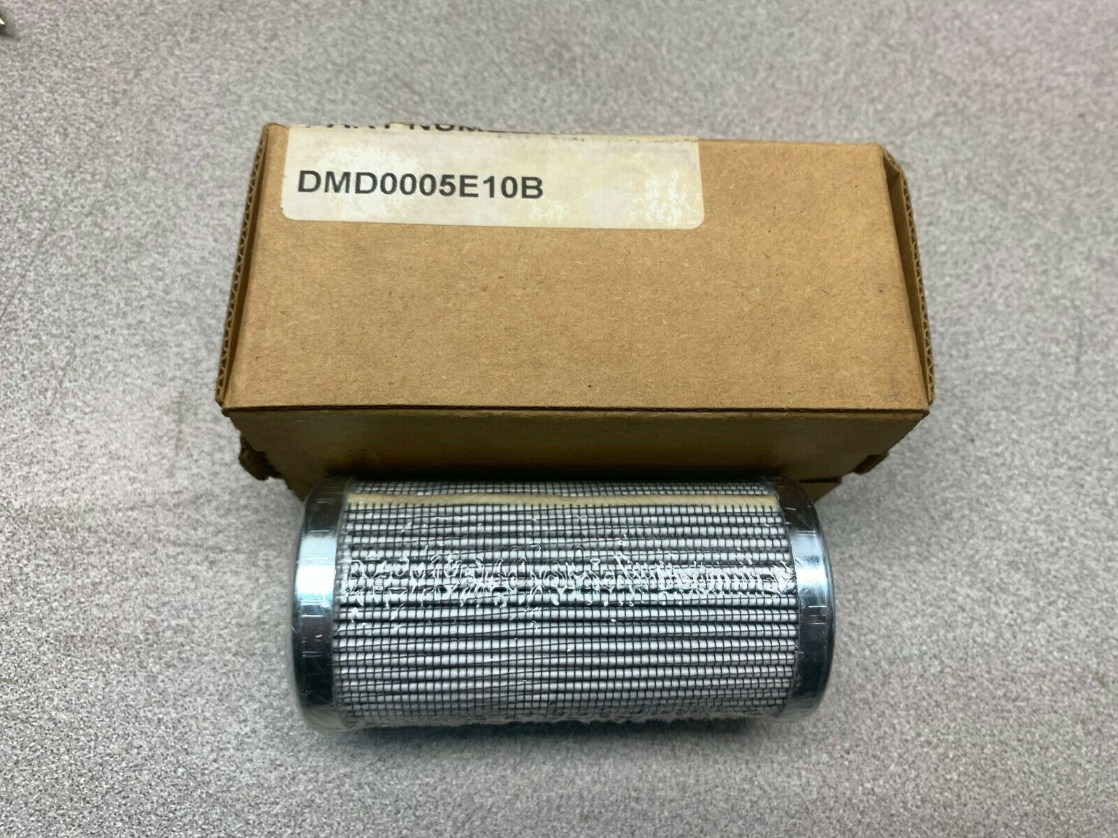 NEW IN BOX DONALDSON FILTER ELEMENT DMD0005E10B