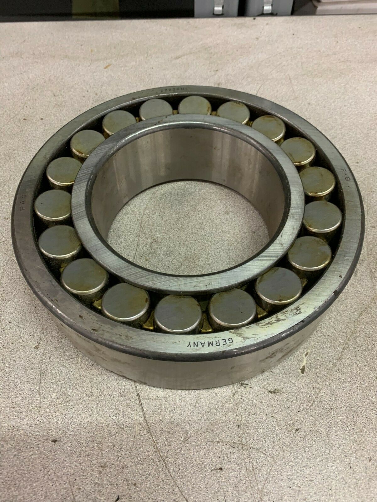 NEW FAG SPHERICAL ROLLER BEARING 22224HL