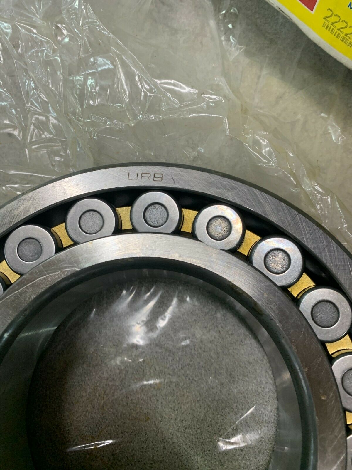 NEW IN BOX URB SPHERICAL ROLLER BEARING 22220 MBKW33C3