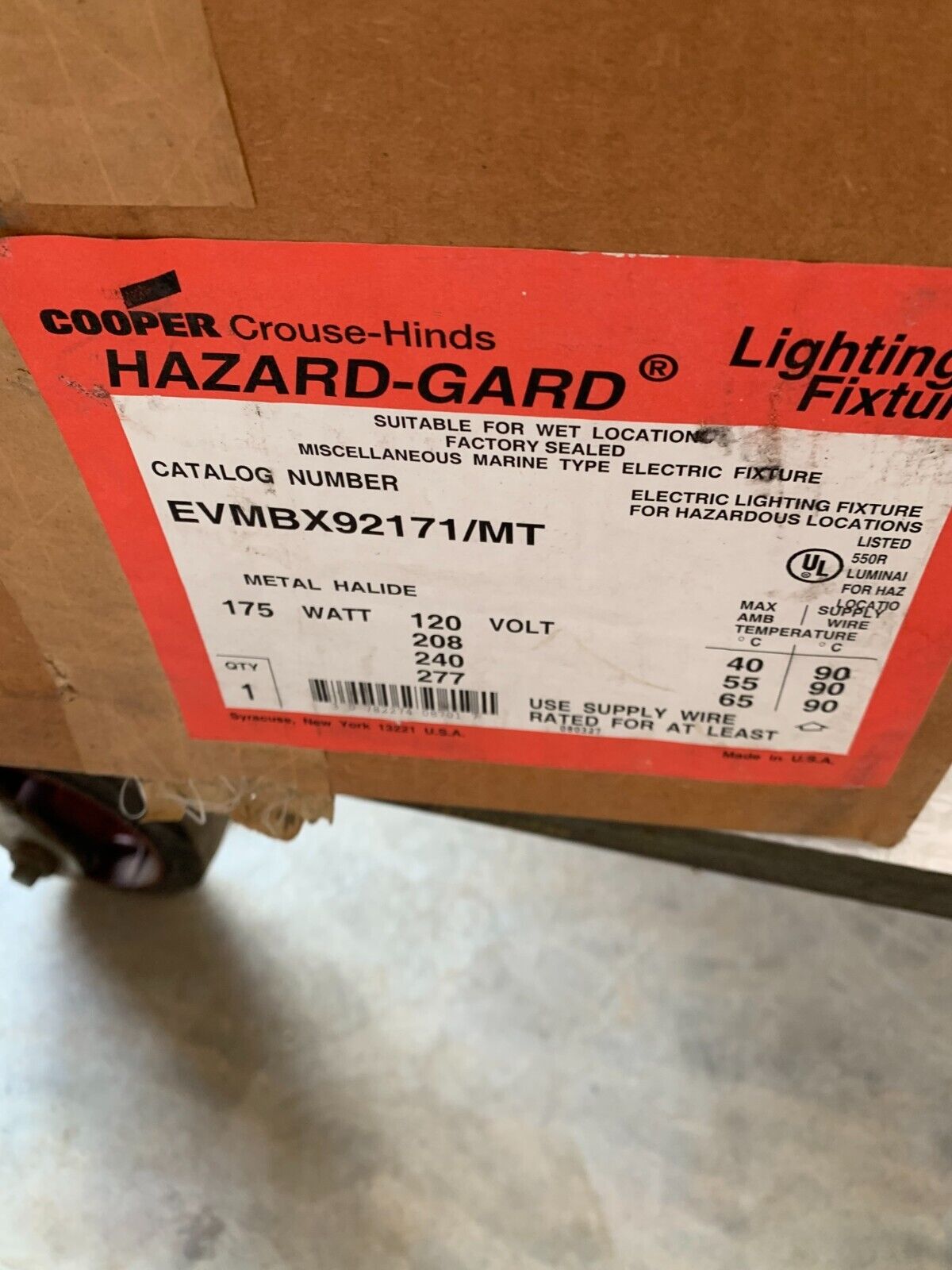 NEW IN BOX CROUSE-HINDS HAZARD HARD LIGHTING FIXTURE EVMBX92171/MT