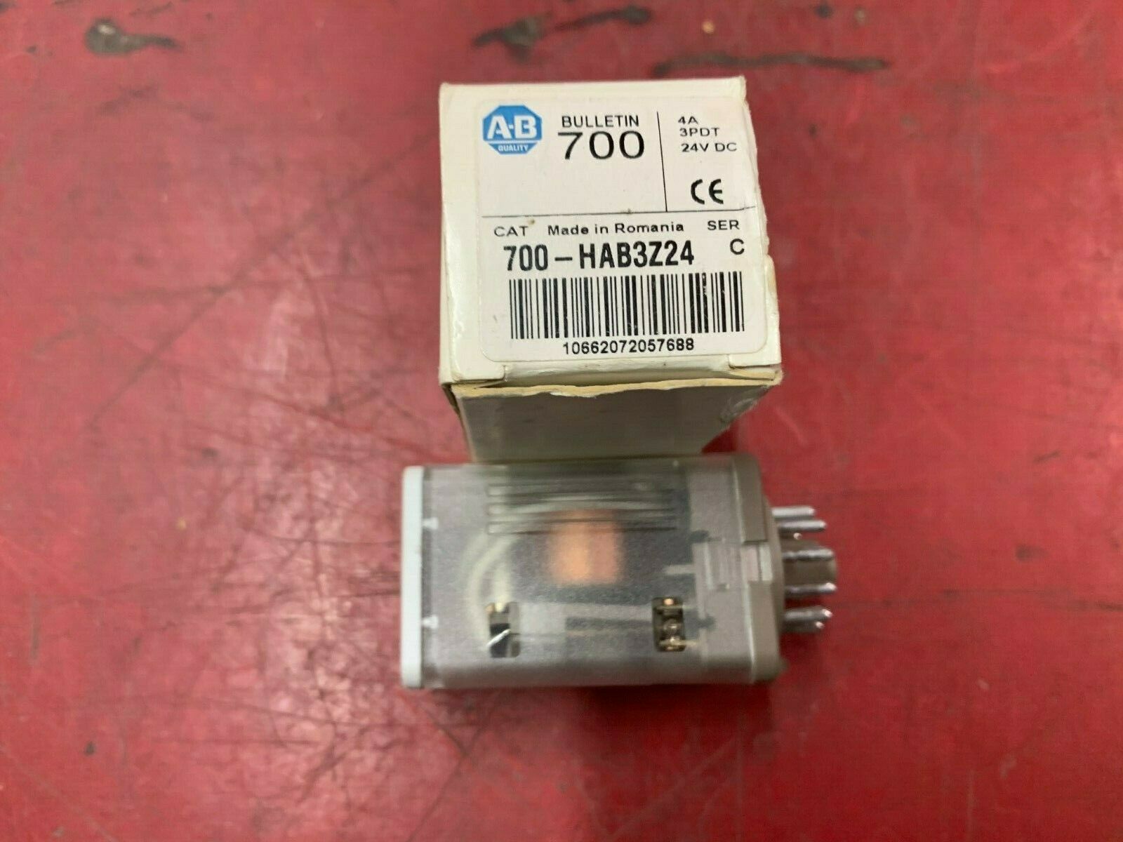 NEW IN BOX ALLEN BRADLEY RELAY 700-HAB3Z24 SERIES C