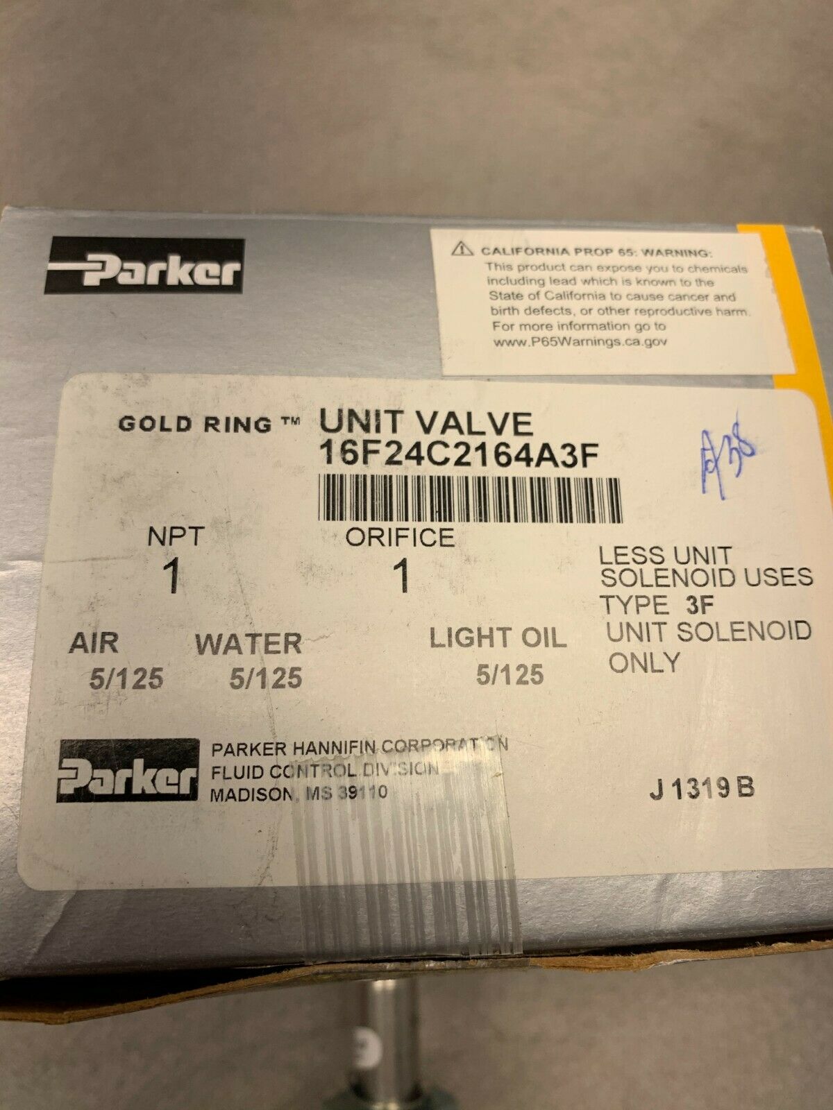 NEW IN BOX PARKER VALVE 16F24C2164A3F