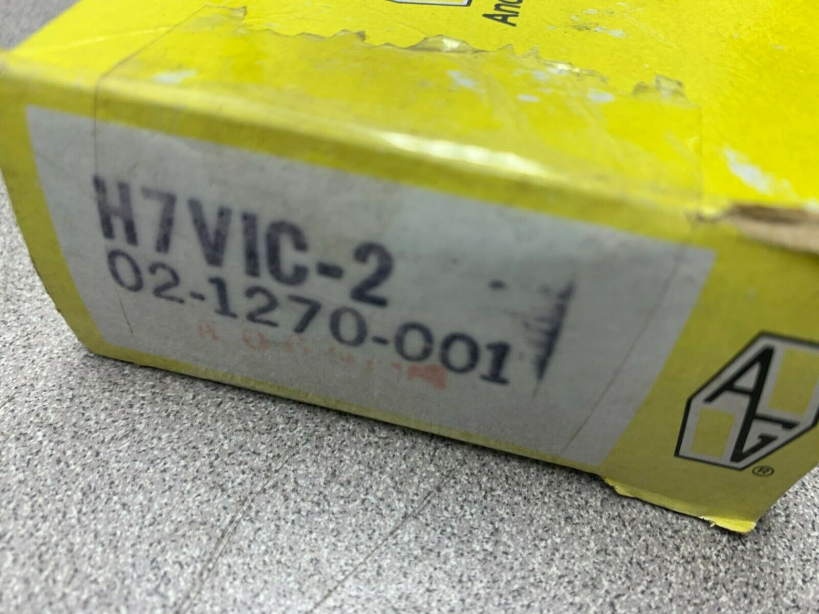 NEW IN BOX AGCO H7VIC-2 VALVE 02-1270-001