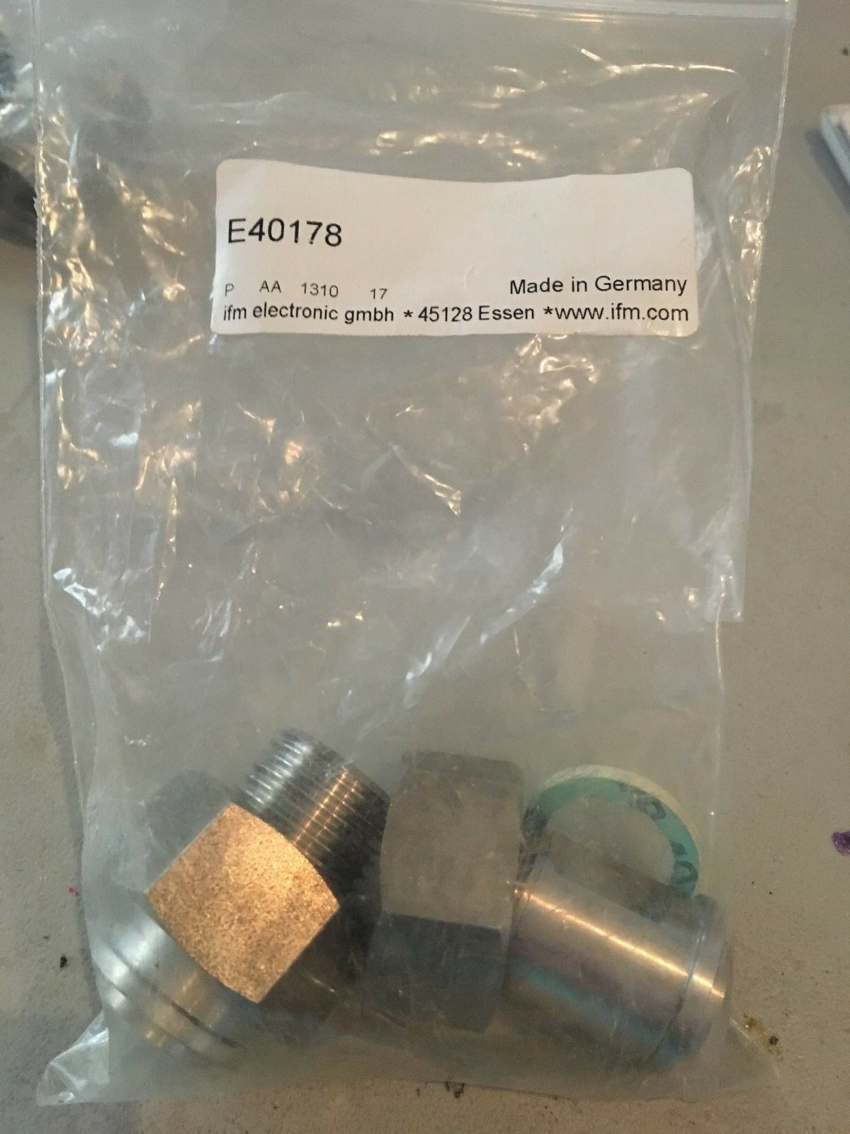 NEW IN BAG IFM CONNECTOR E40178