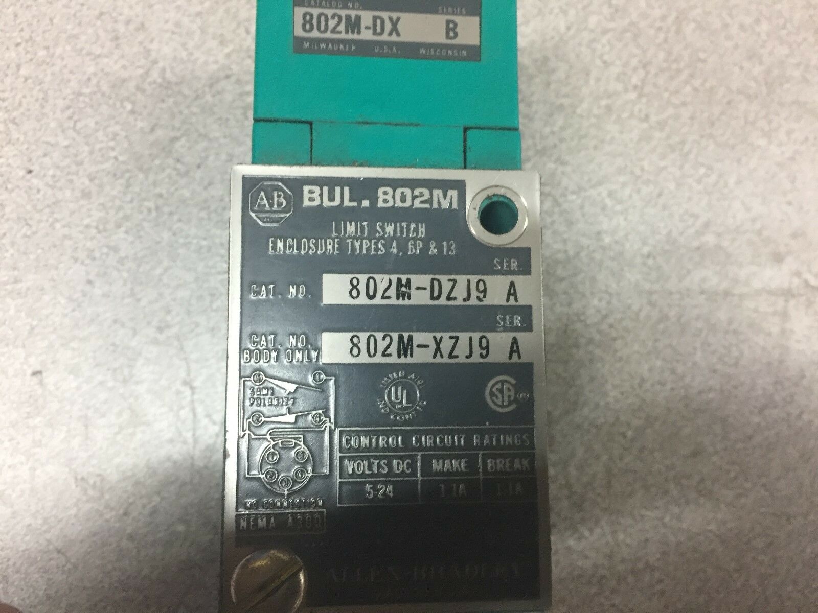 NEW NO BOX ALLEN BRADLEY LIMIT SWITCH 802M-DZJ9