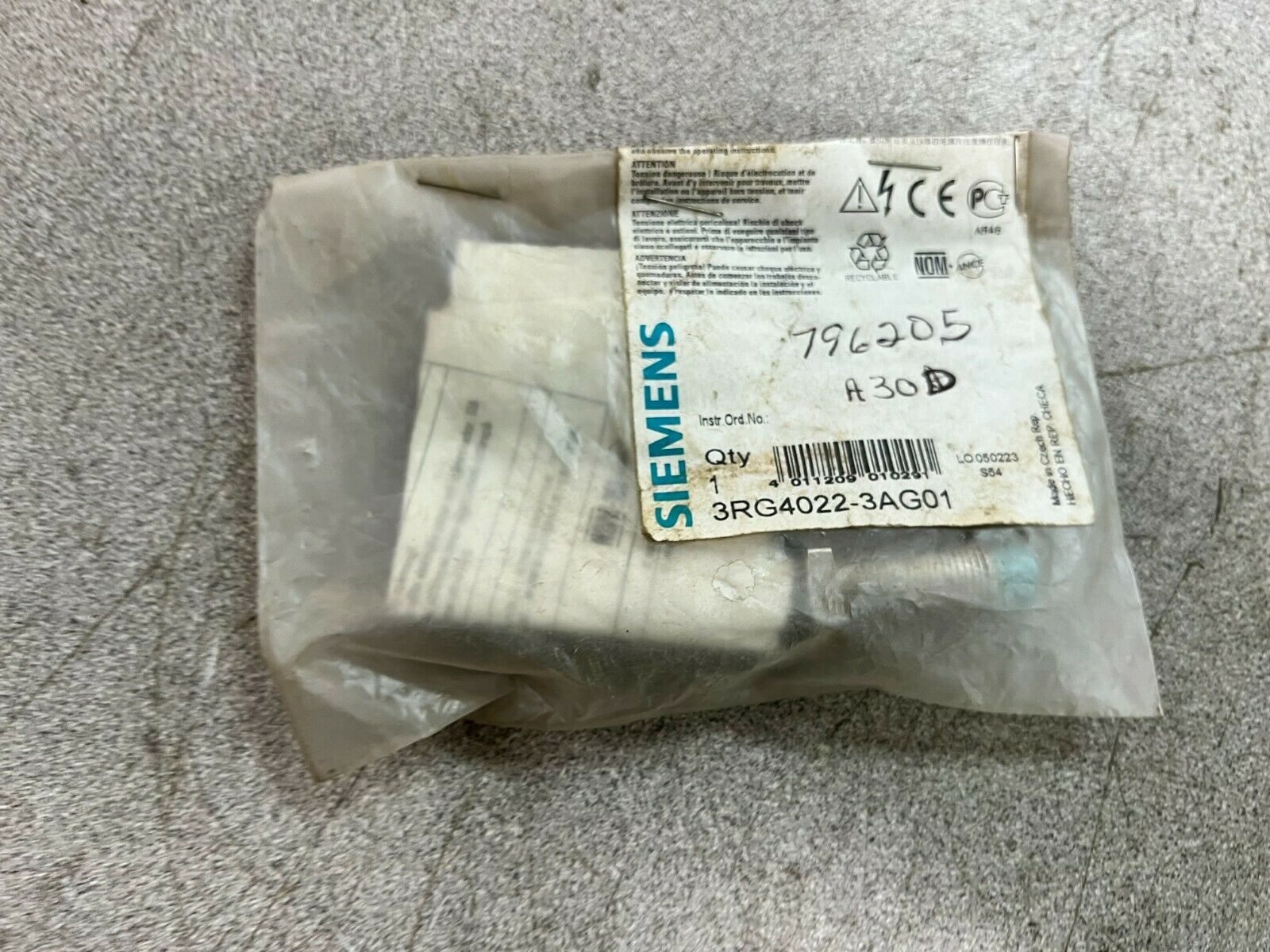 NEW IN BAG SIEMENS SWITCH 3RG4022-3AG01