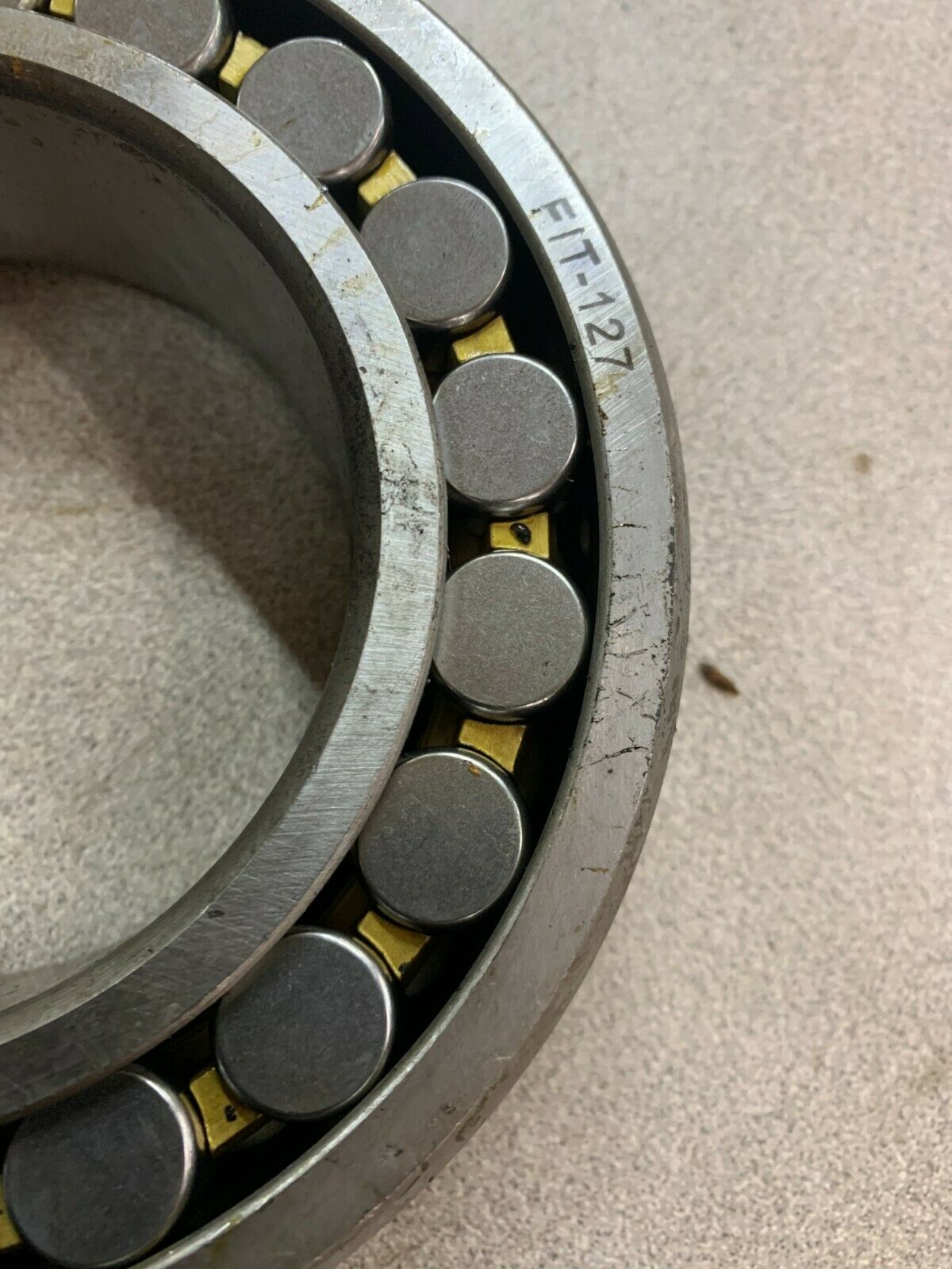 NEW NO BOX SPHERICAL ROLLER BEARING 22217CAKW33C3