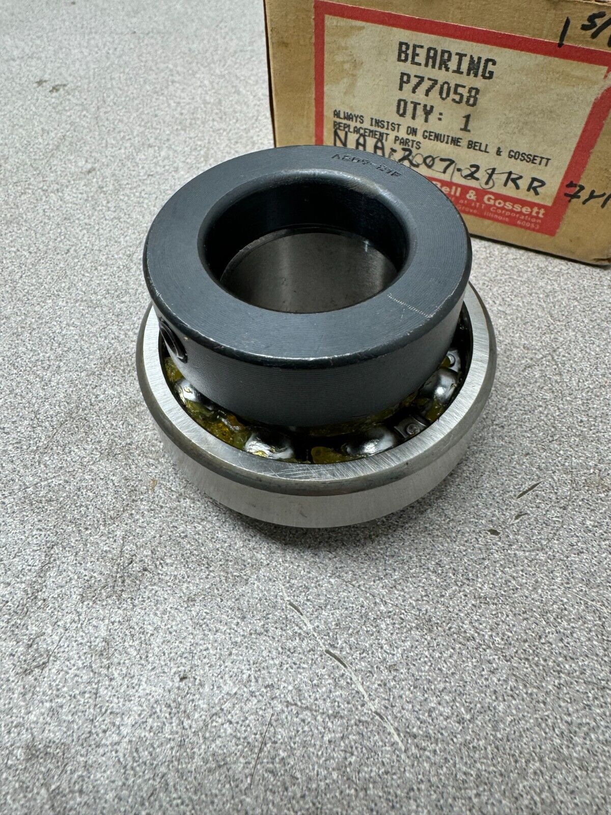 NEW IN BOX BELL & GOSSETT BEARING P77058