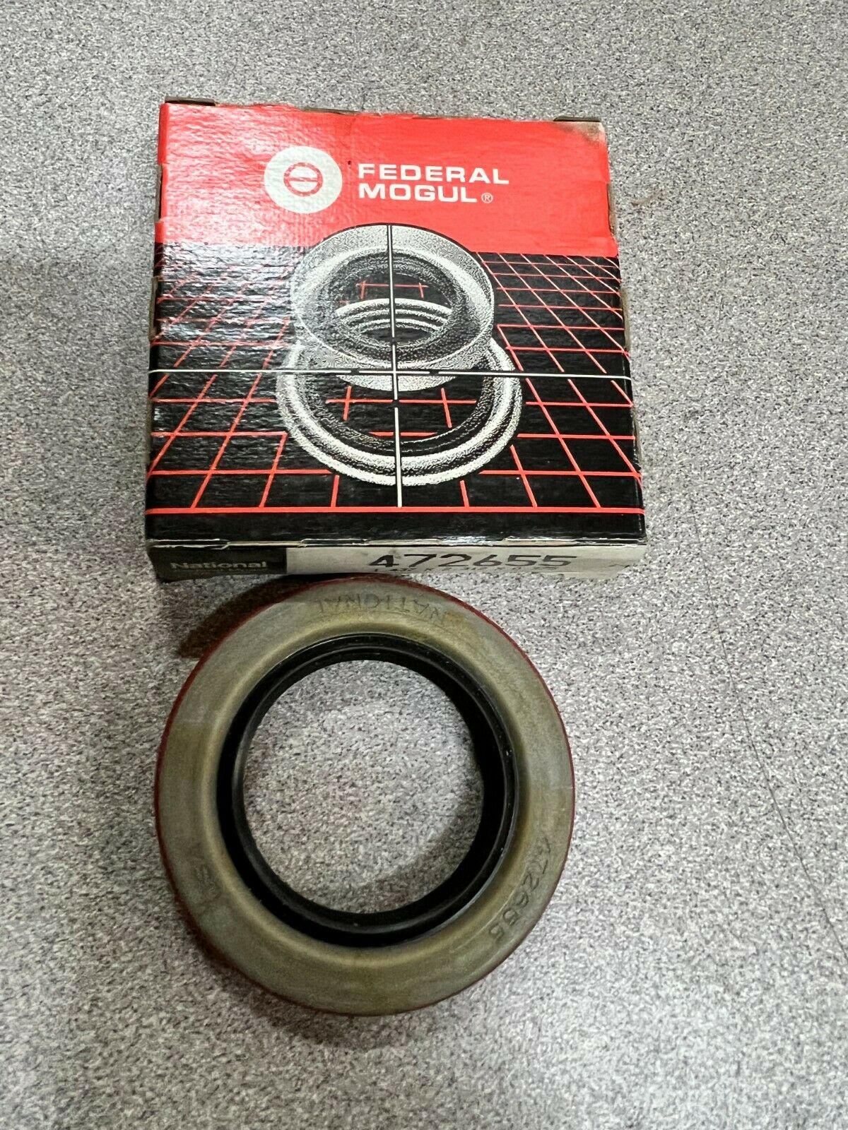 LOT OF 4 NEW IN BOX FEDERAL MOGUL OILSEAL 472655